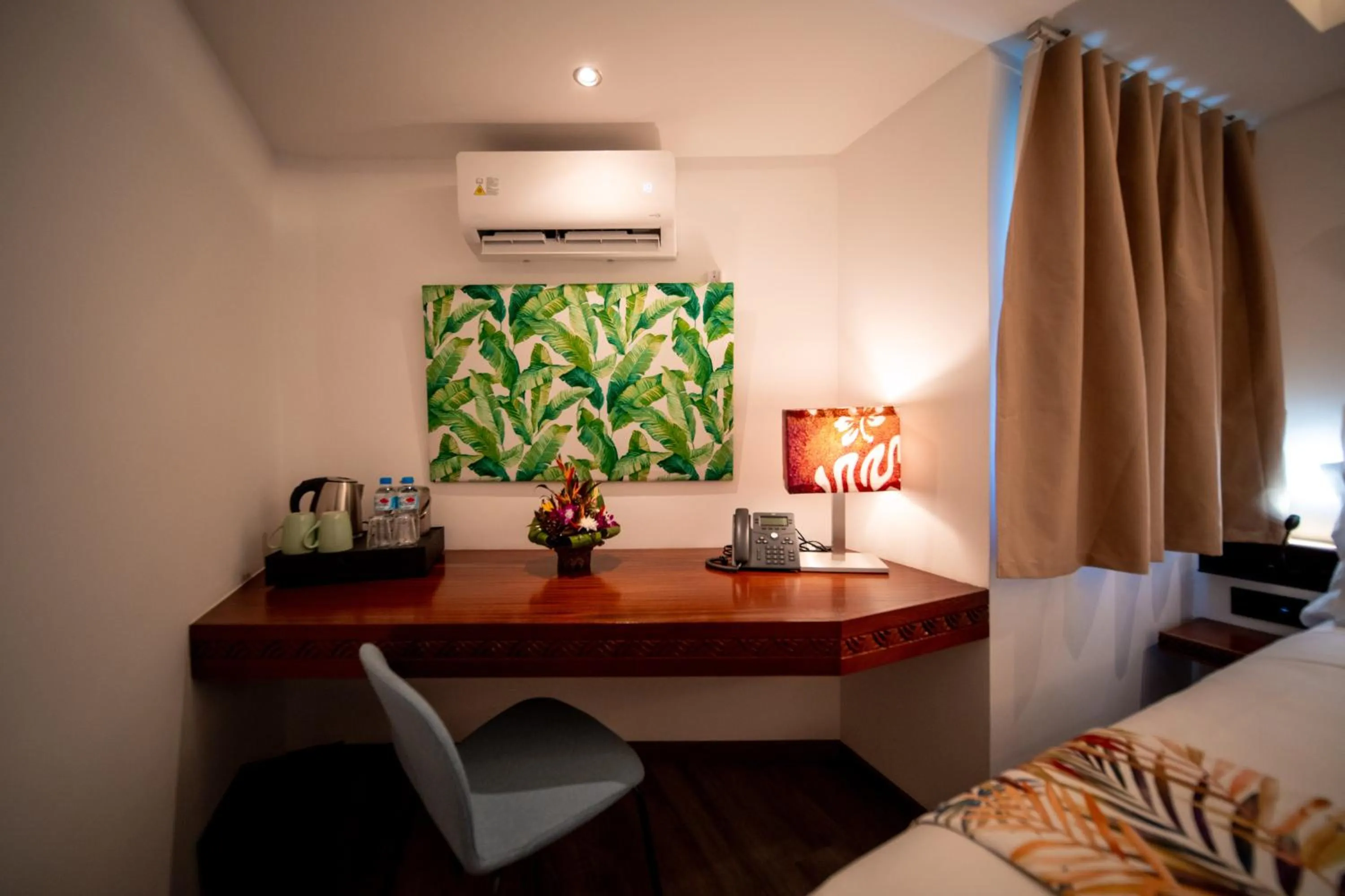 Seating area, Bed in Maitai Express Tahiti