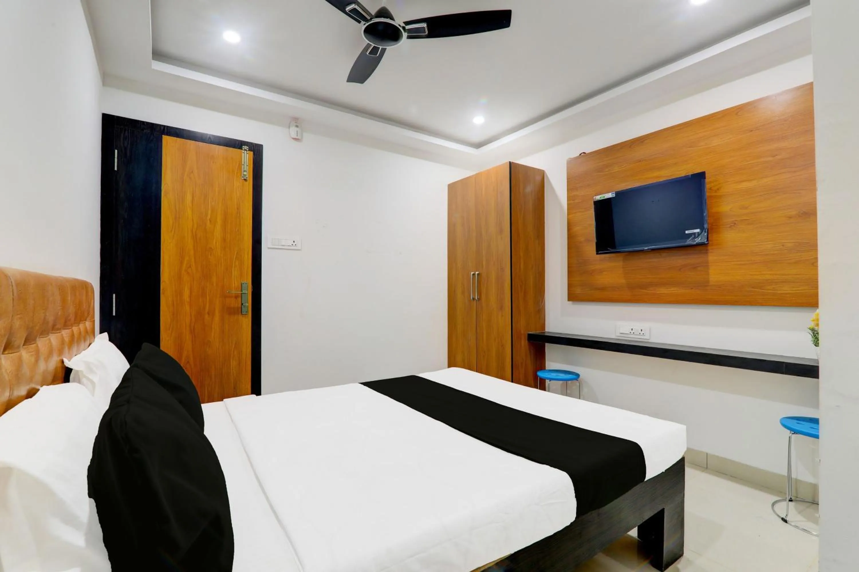 Bedroom, Bed in Hotel O by OYO Aayaansh