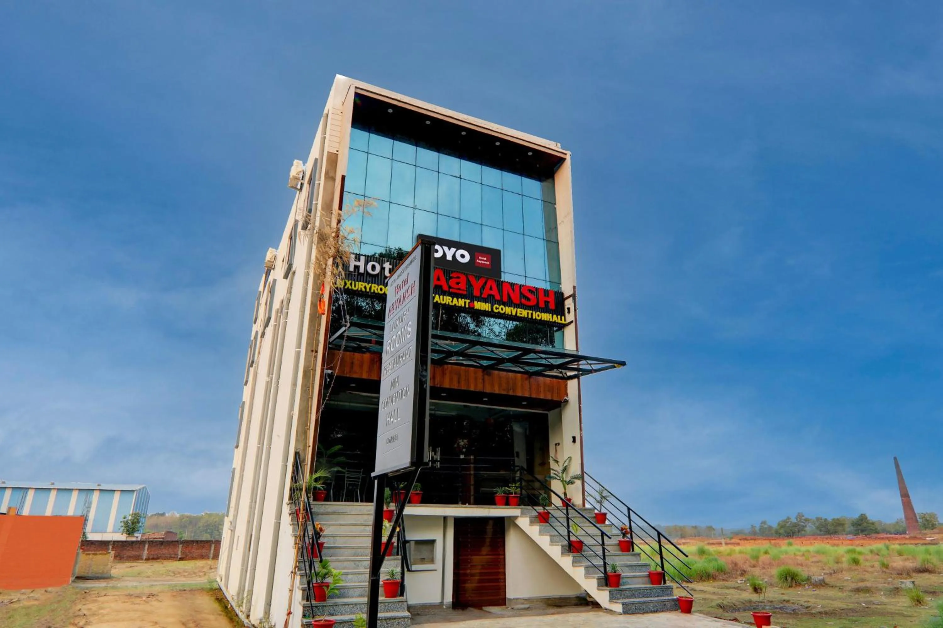 Facade/entrance in Hotel O by OYO Aayaansh