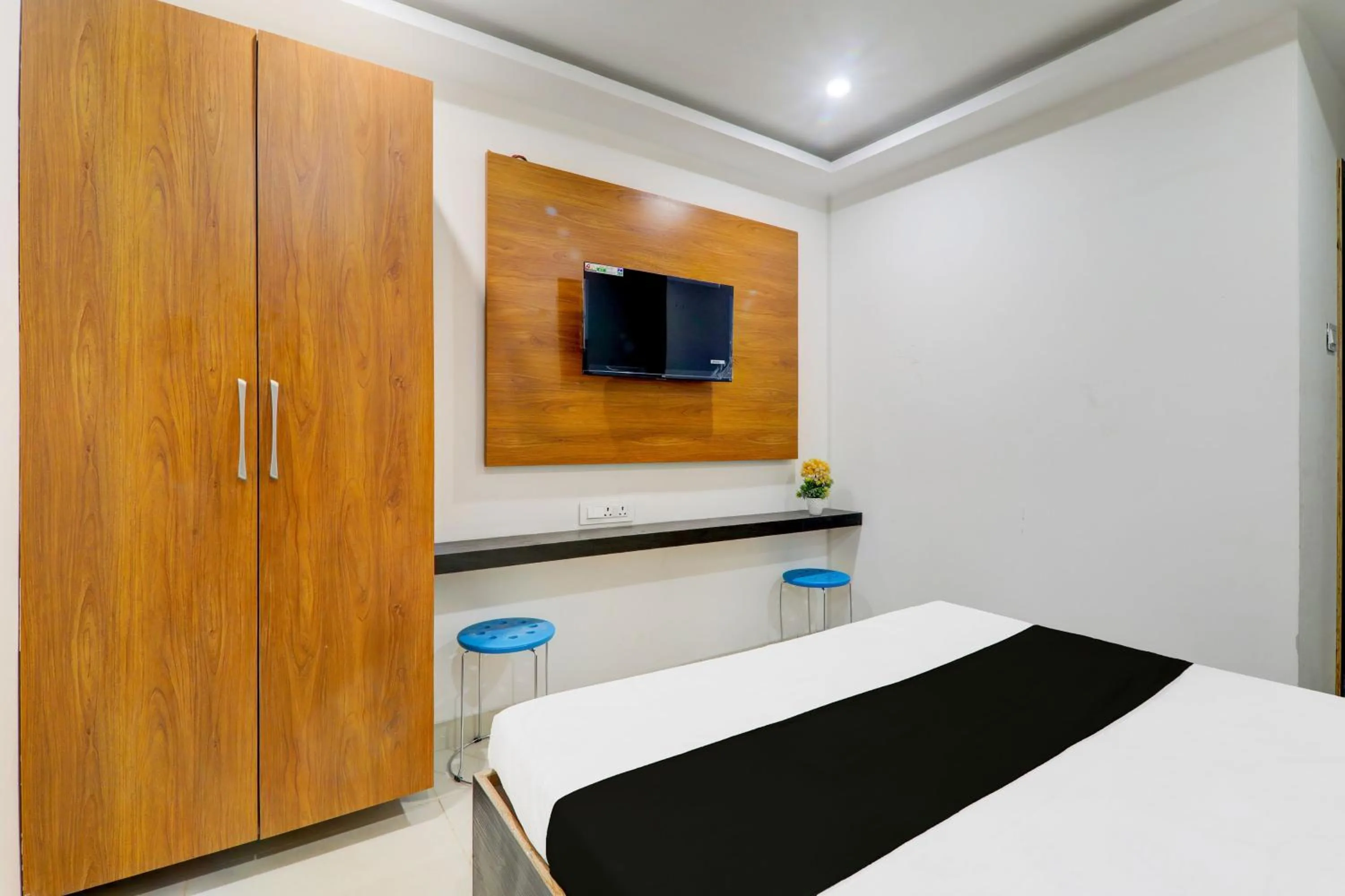 Bedroom, Bed in Hotel O by OYO Aayaansh