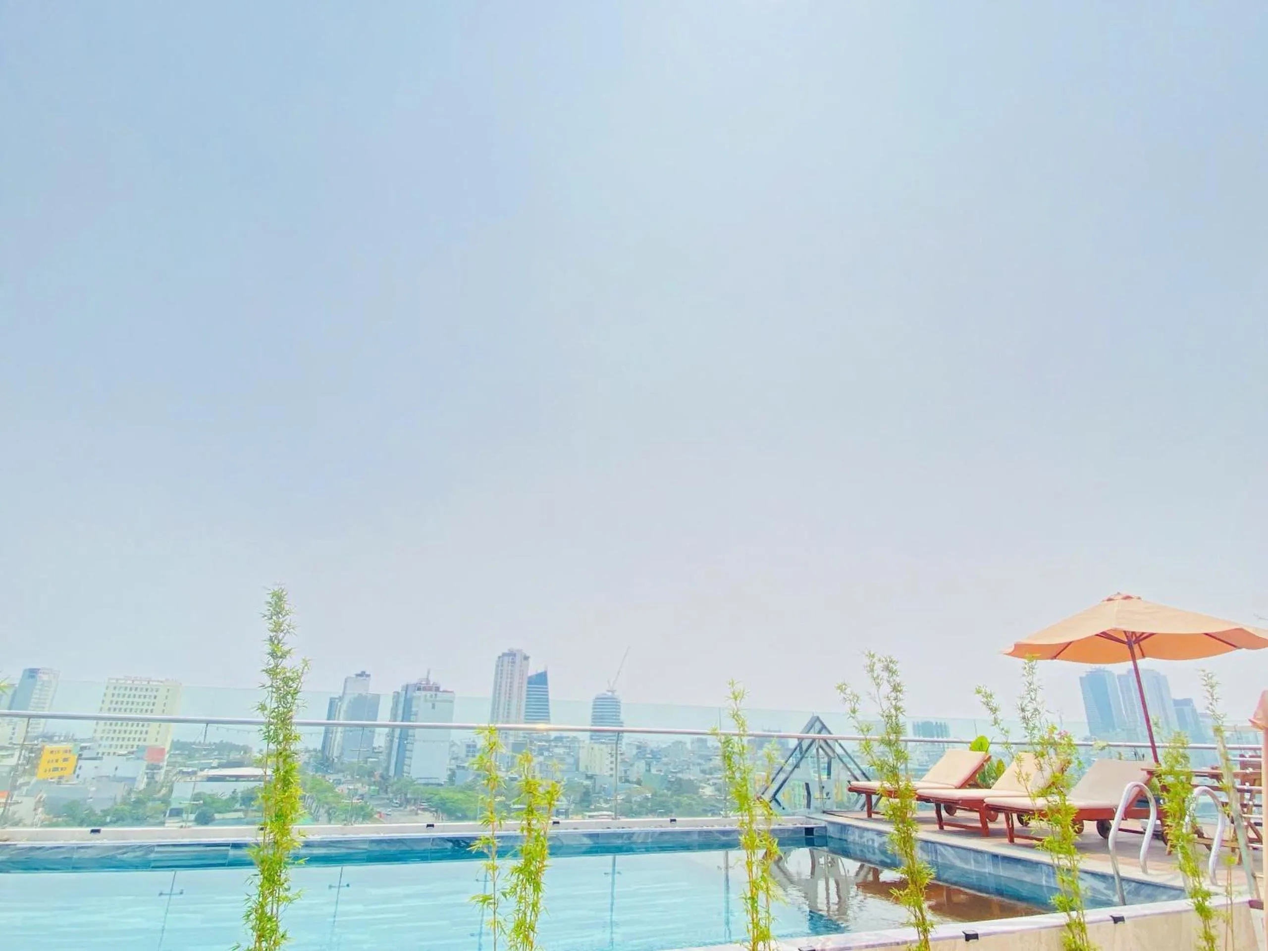 Day in MiAn Hotel Danang - Infinity Pool