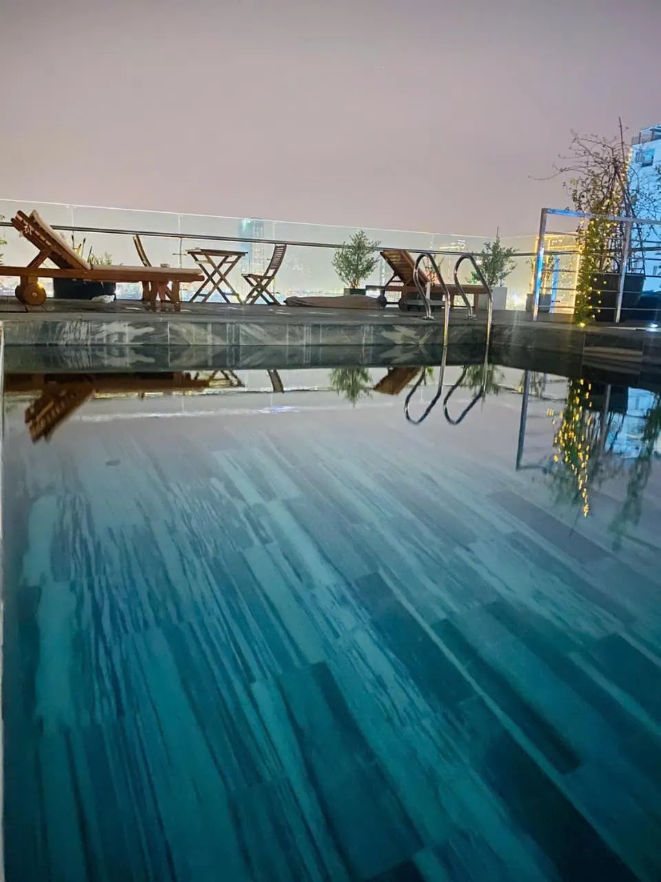 Swimming pool in MiAn Hotel Danang - Infinity Pool