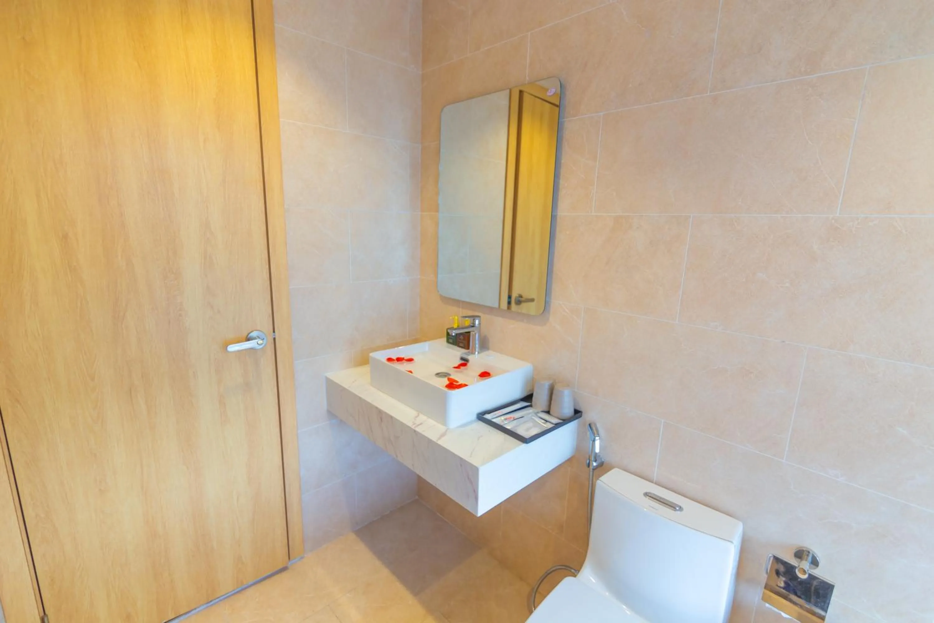 Bathroom in MiAn Hotel Danang - Infinity Pool