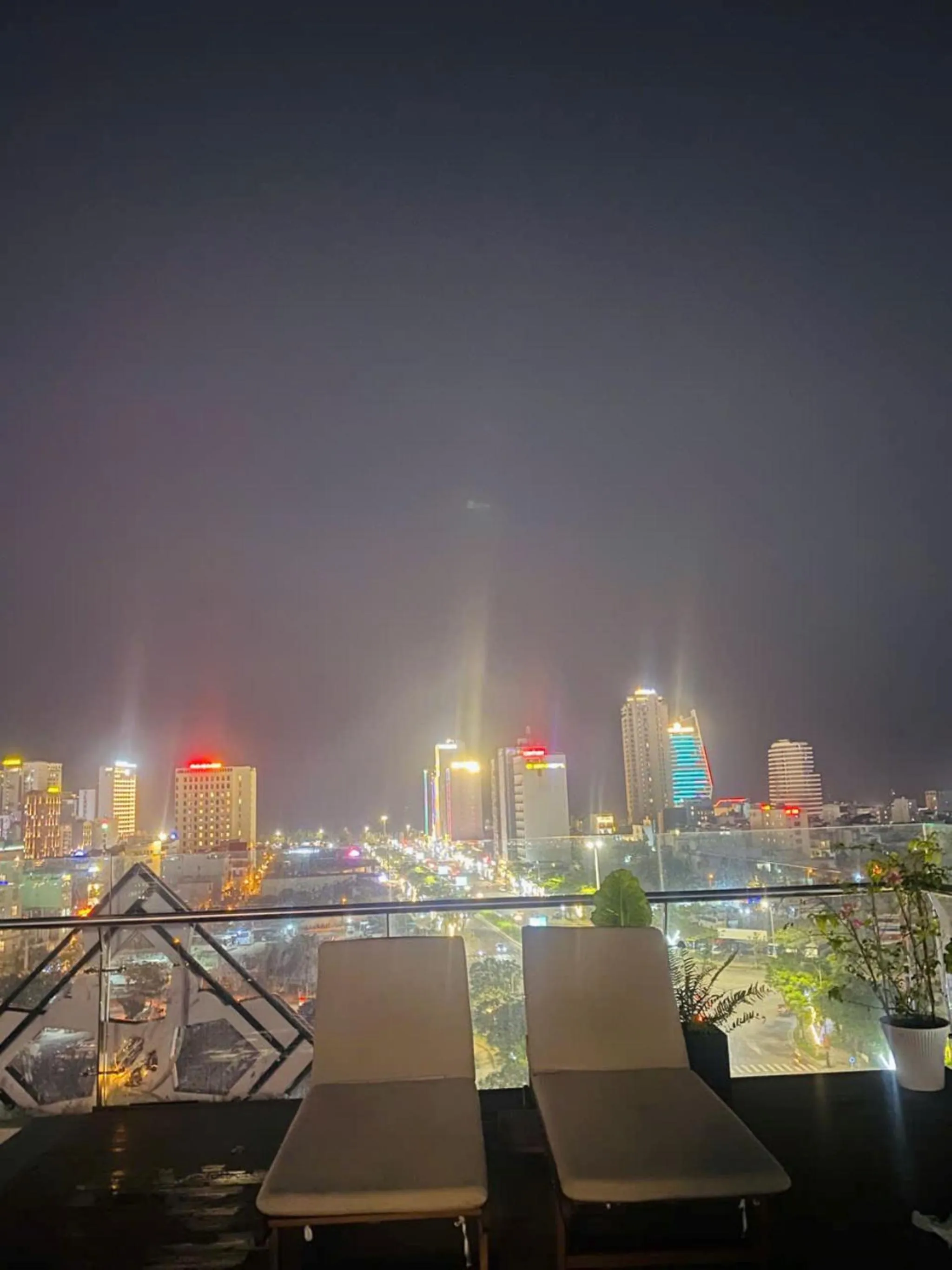 Swimming pool in MiAn Hotel Danang - Infinity Pool