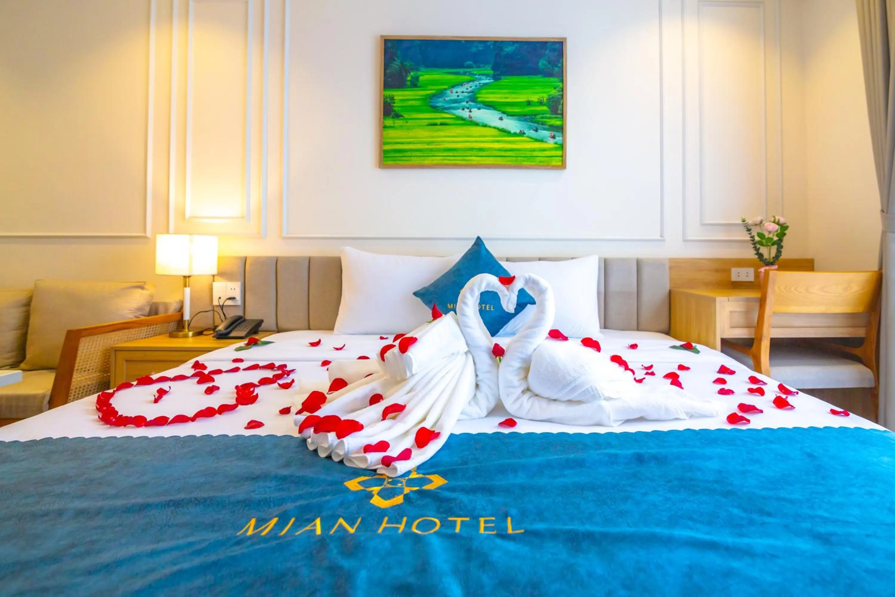 Bed in MiAn Hotel Danang - Infinity Pool