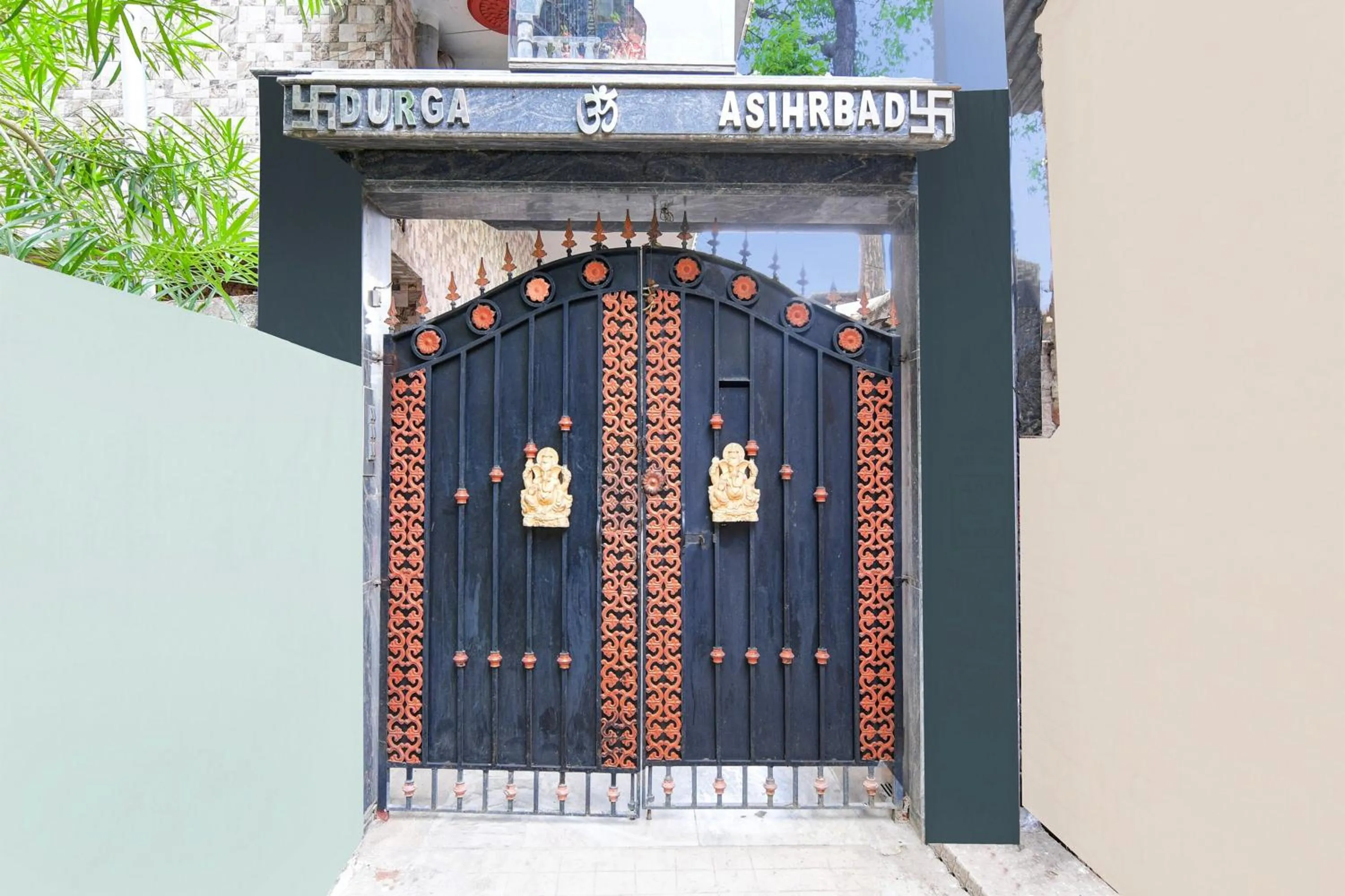Facade/entrance in Hotel O Royal Green Guest House