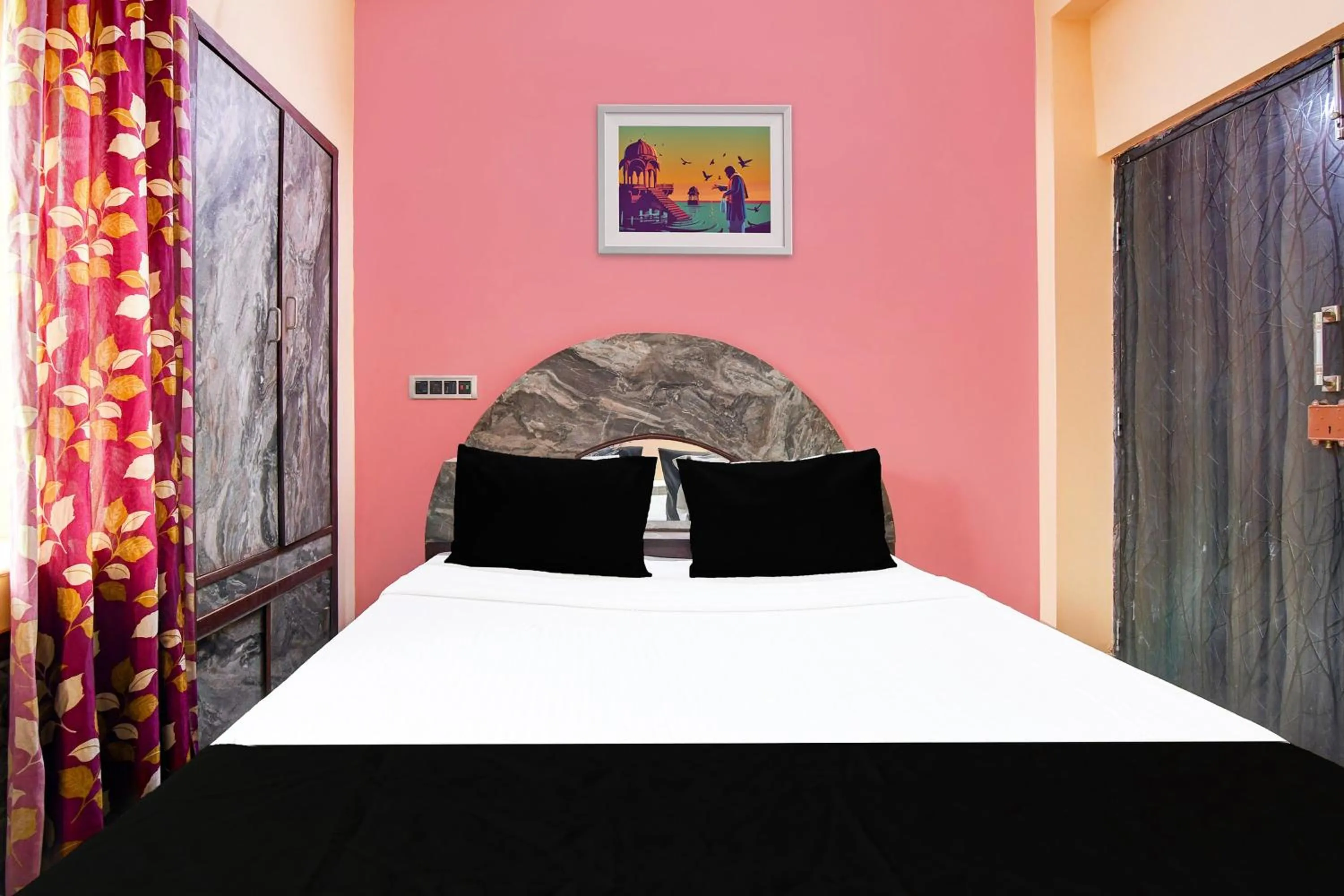 Bedroom, Bed in Hotel O Royal Green Guest House