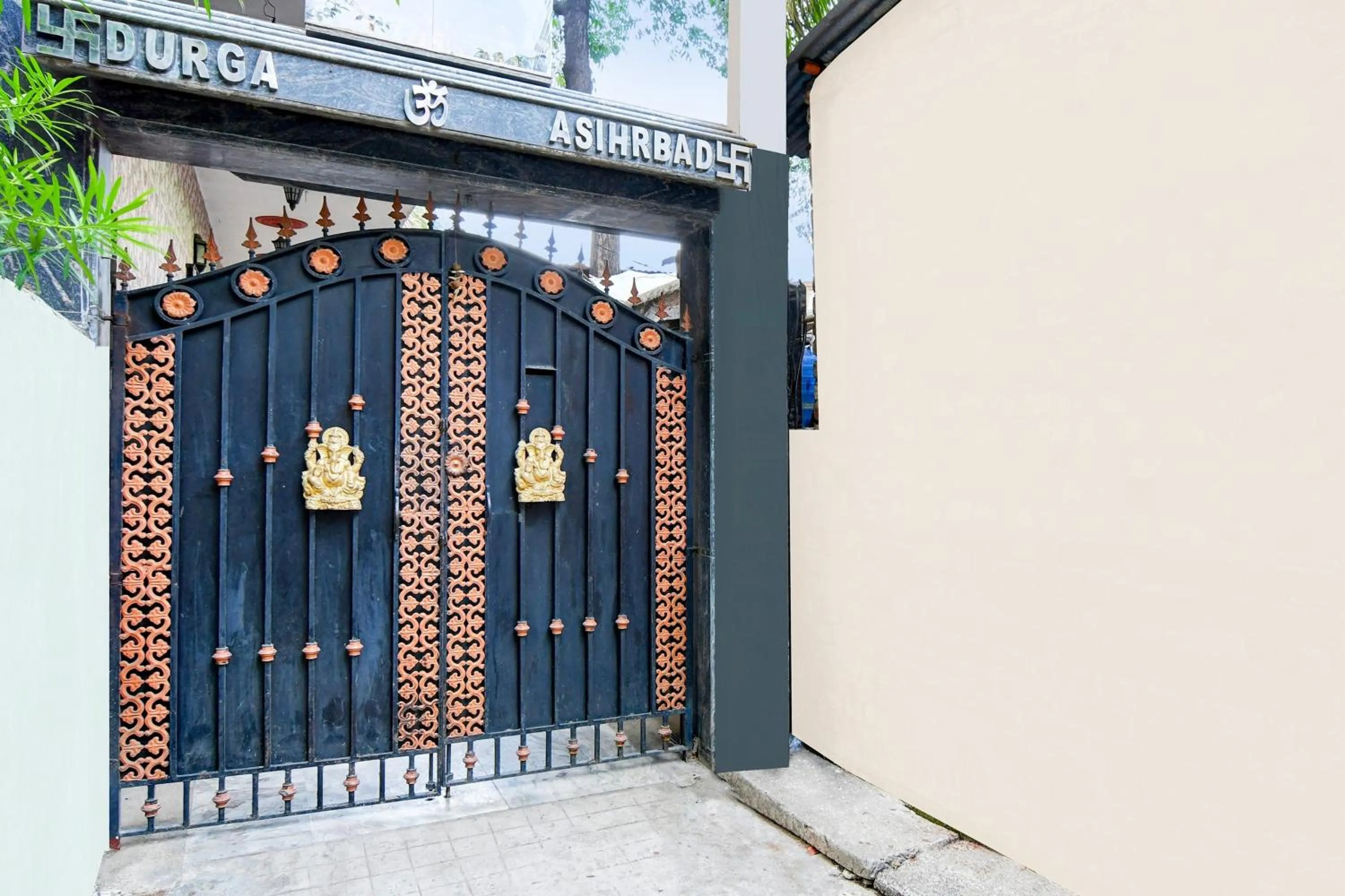 Facade/entrance in Hotel O Royal Green Guest House