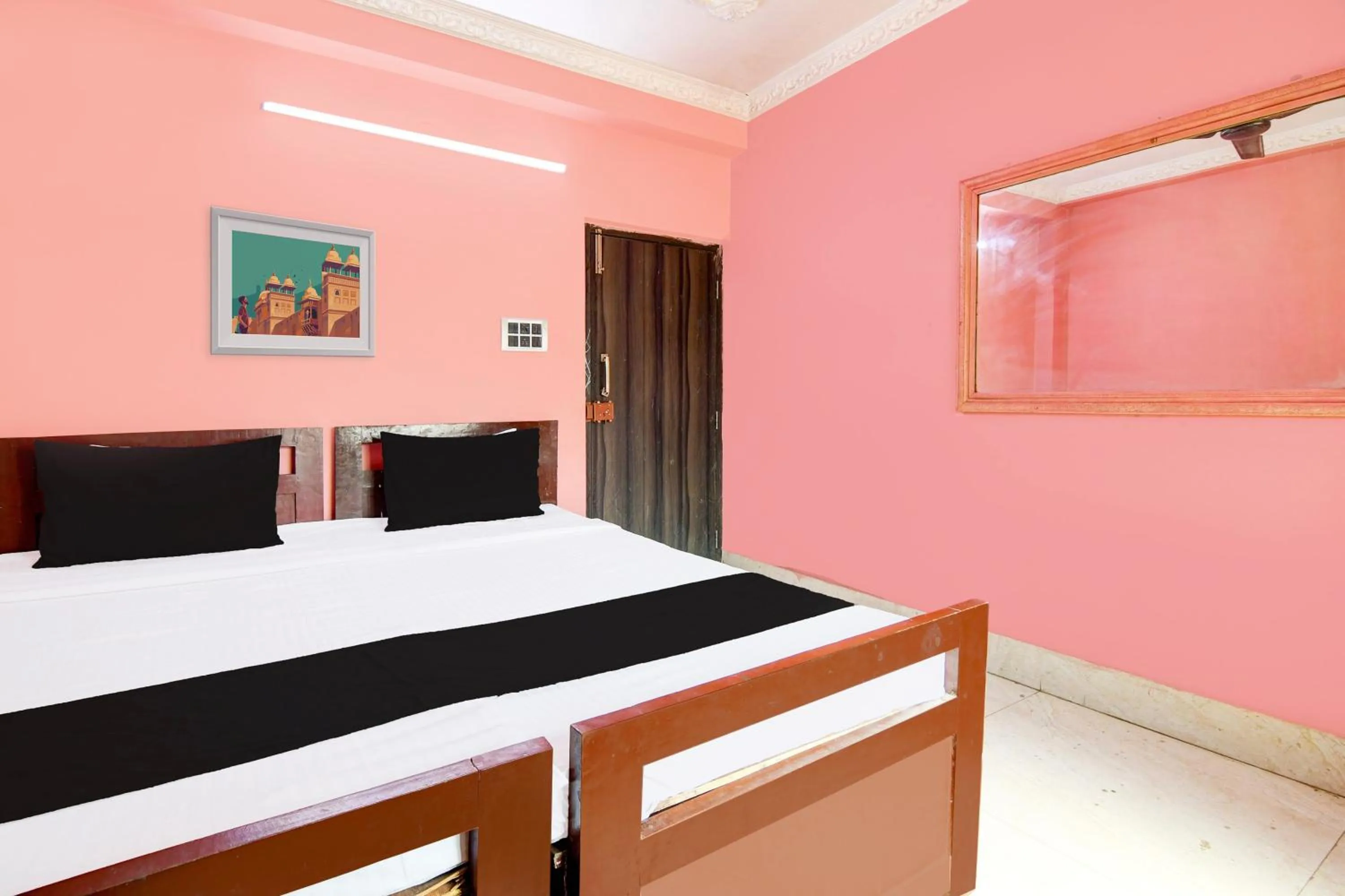 Bedroom, Bed in Hotel O Royal Green Guest House