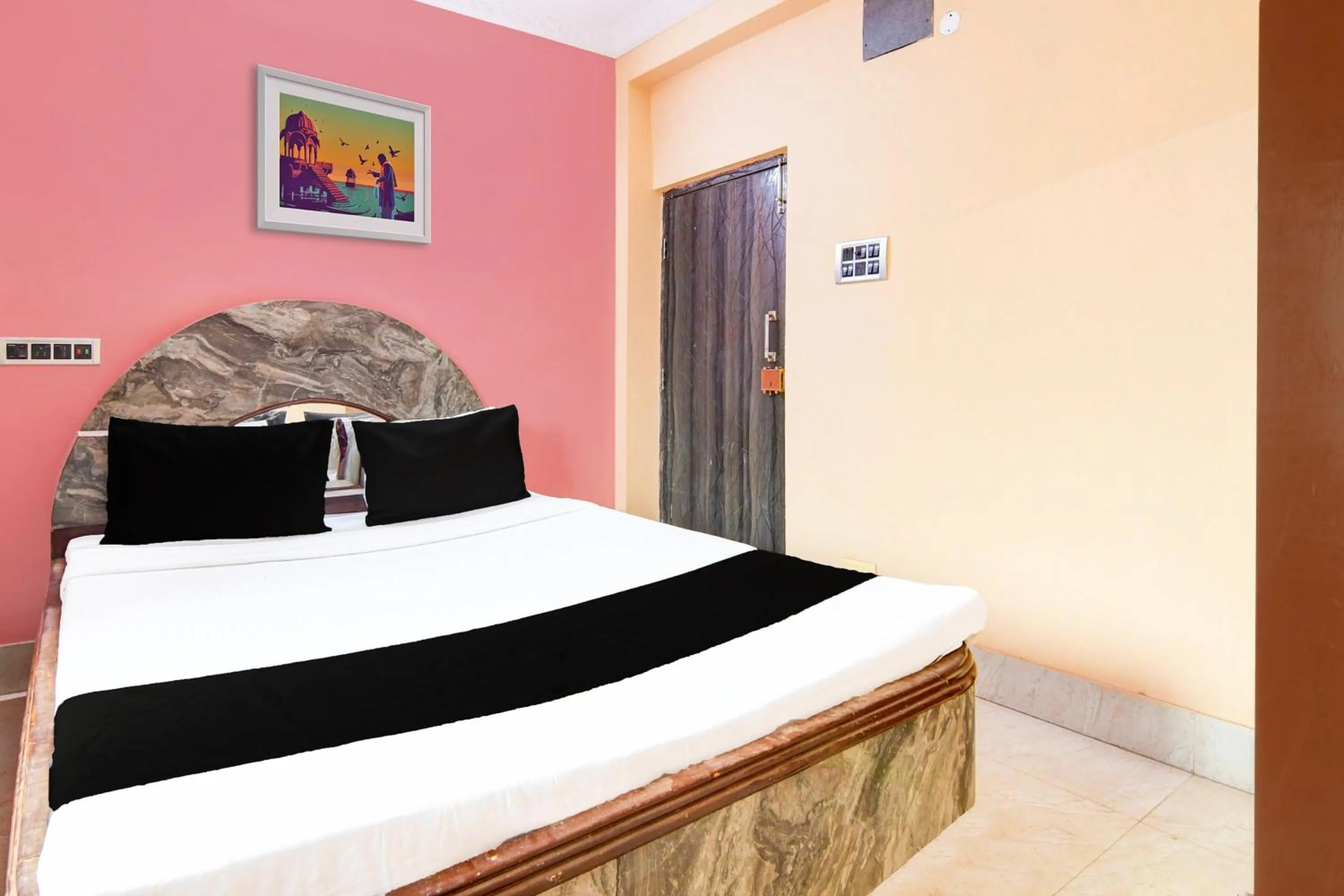 Bedroom, Bed in Hotel O Royal Green Guest House