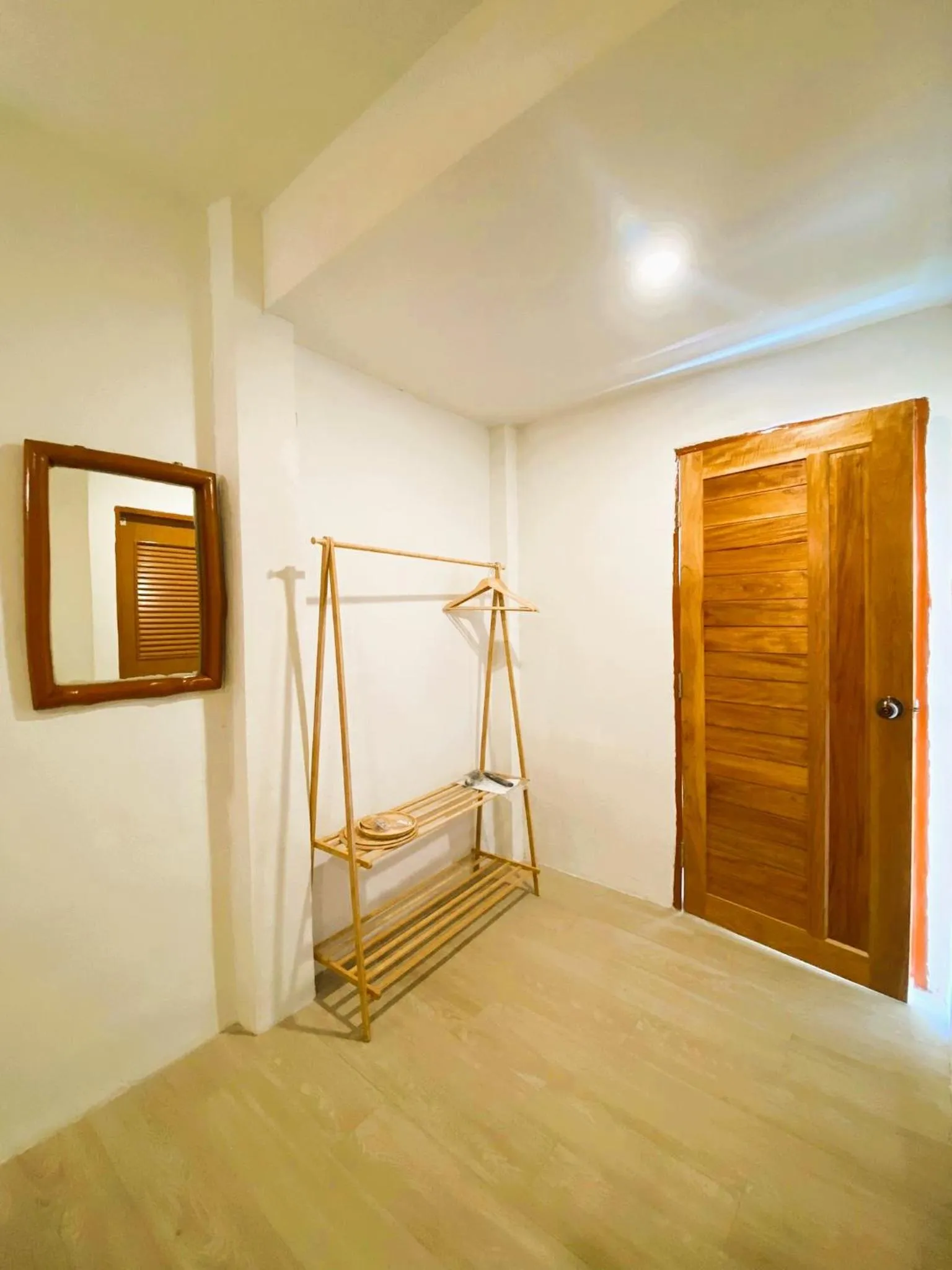 wardrobe in Ubox samui hostel & Bungalow - Chaweng beach