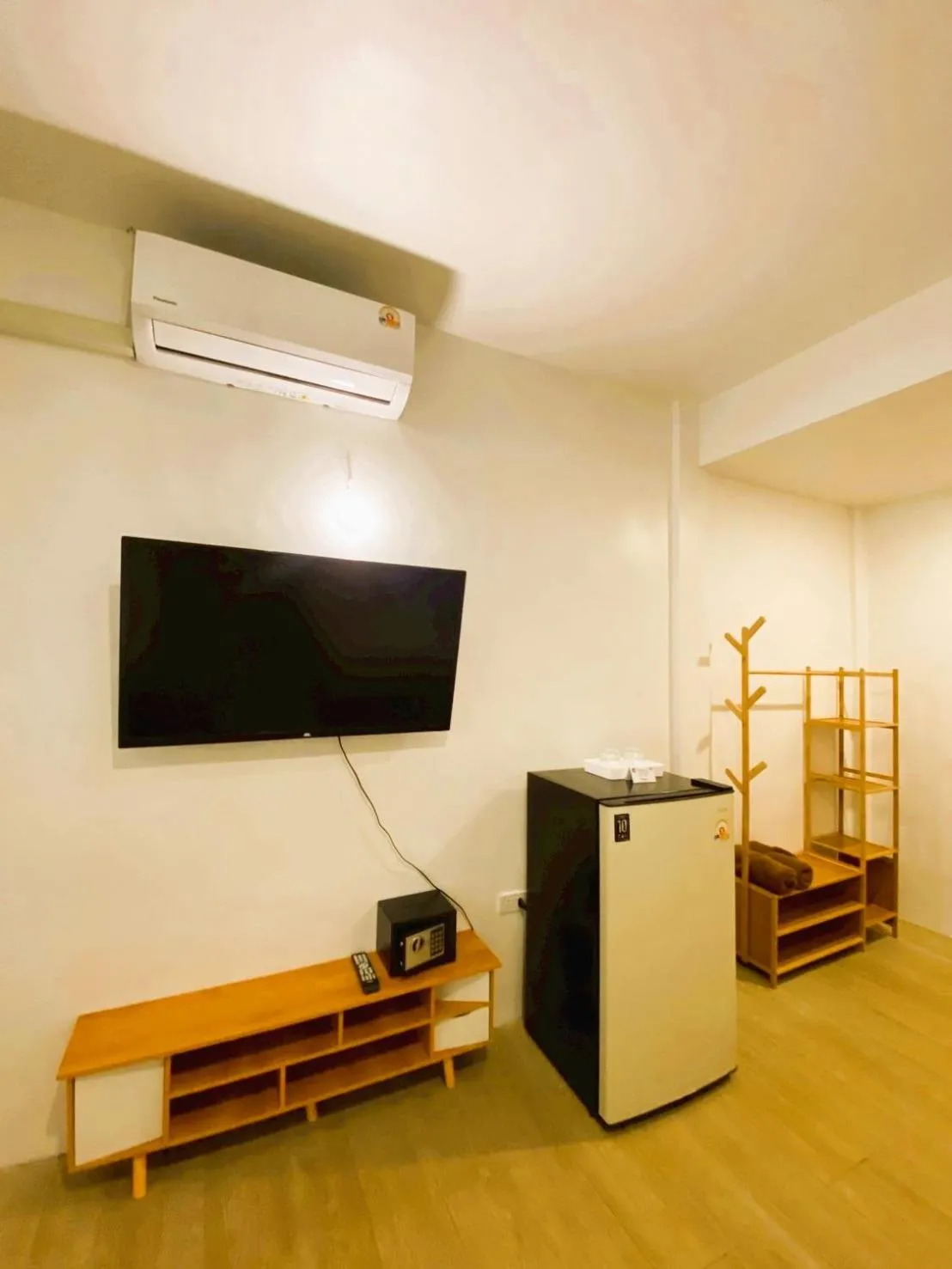 TV and multimedia in Ubox samui hostel & Bungalow - Chaweng beach