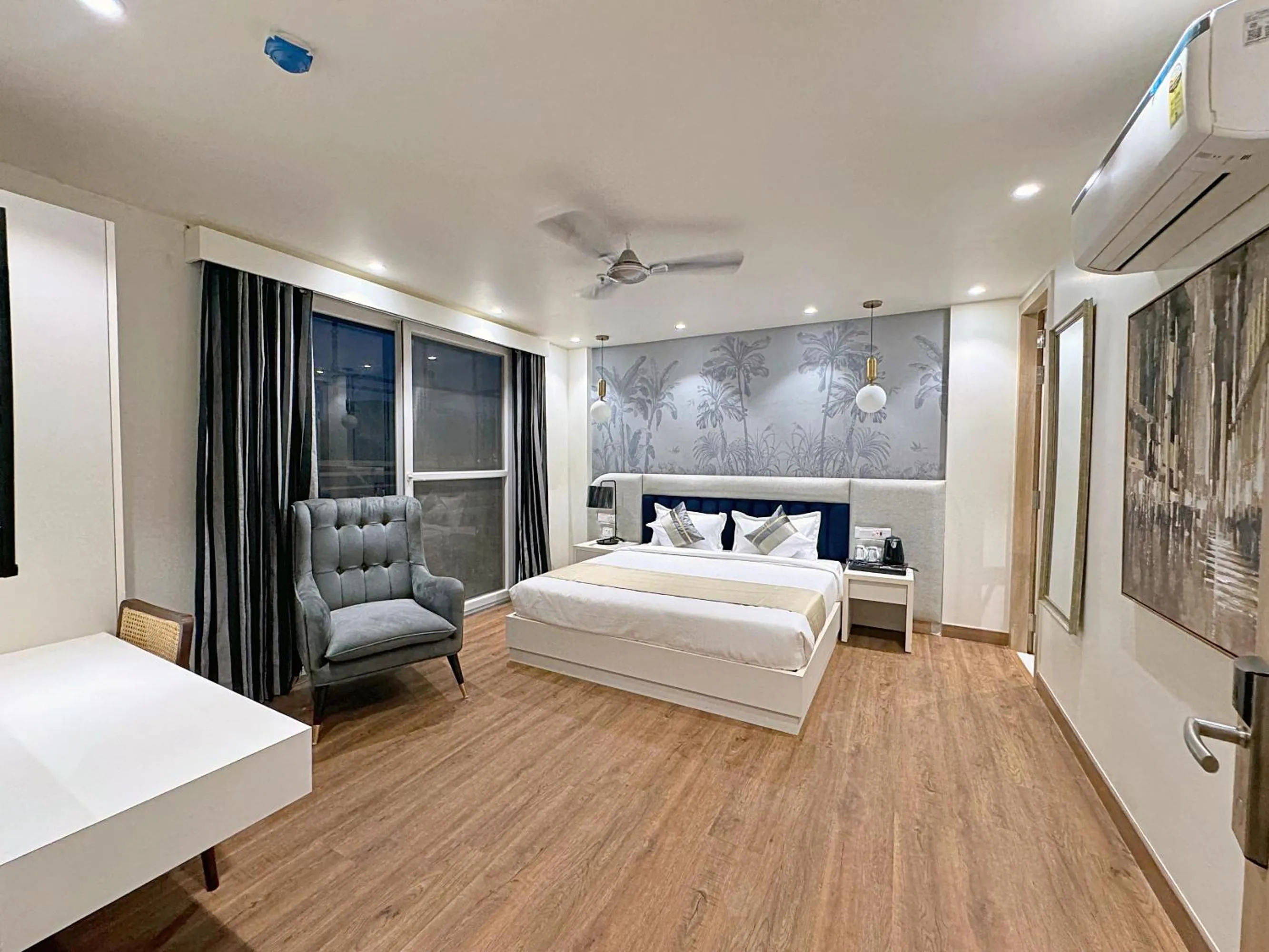 Bed in The Orion Elite - Green Park