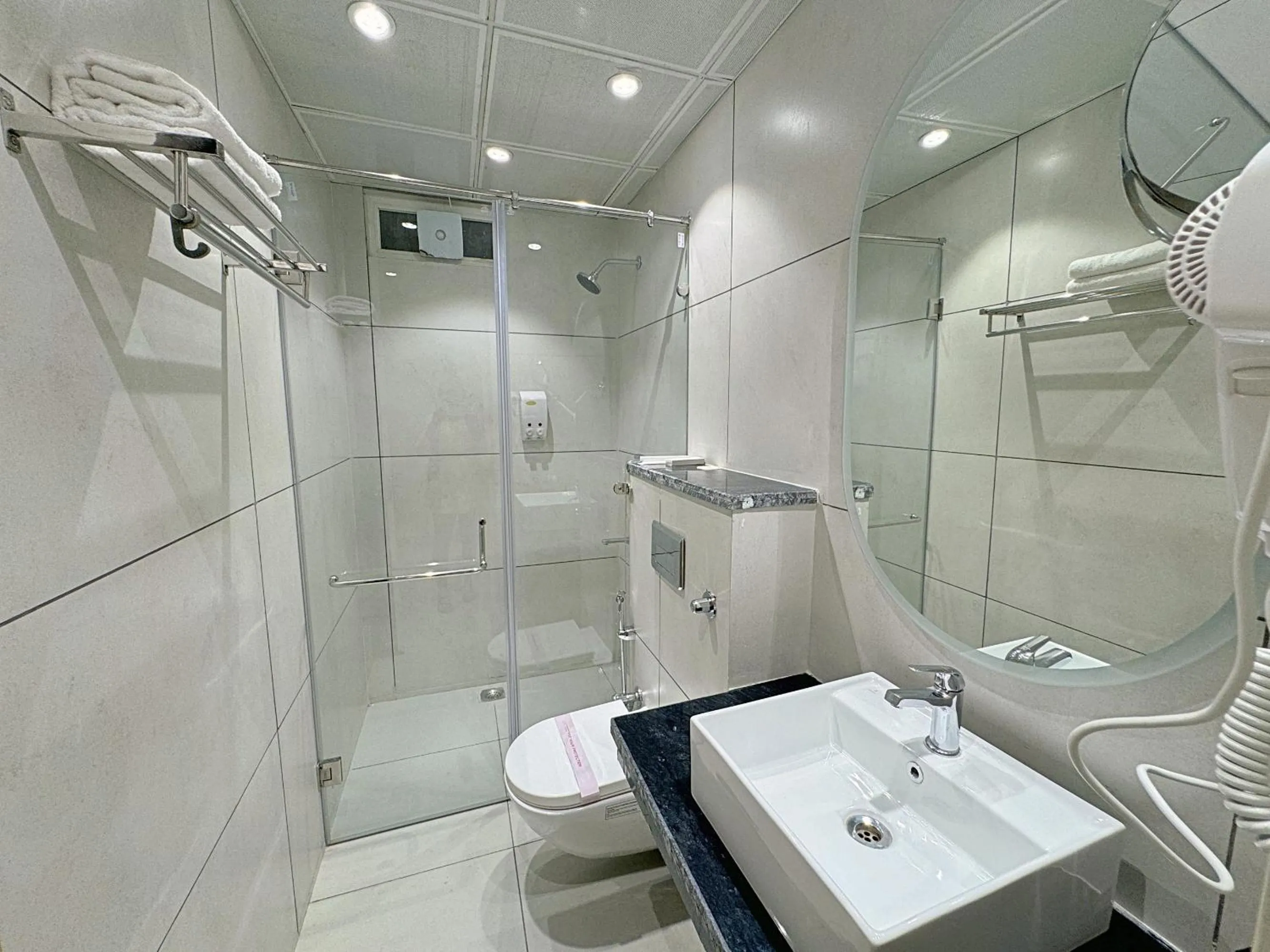 Shower in The Orion Elite - Green Park