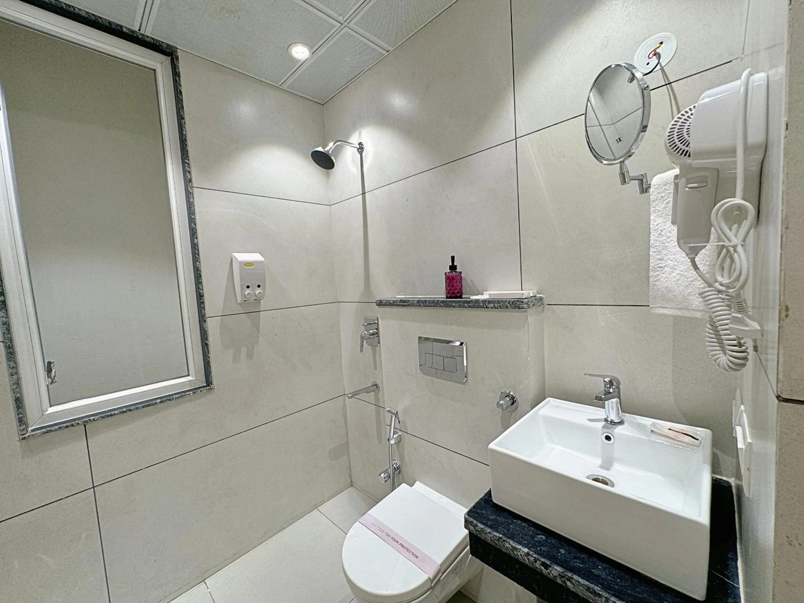 Shower in The Orion Elite - Green Park