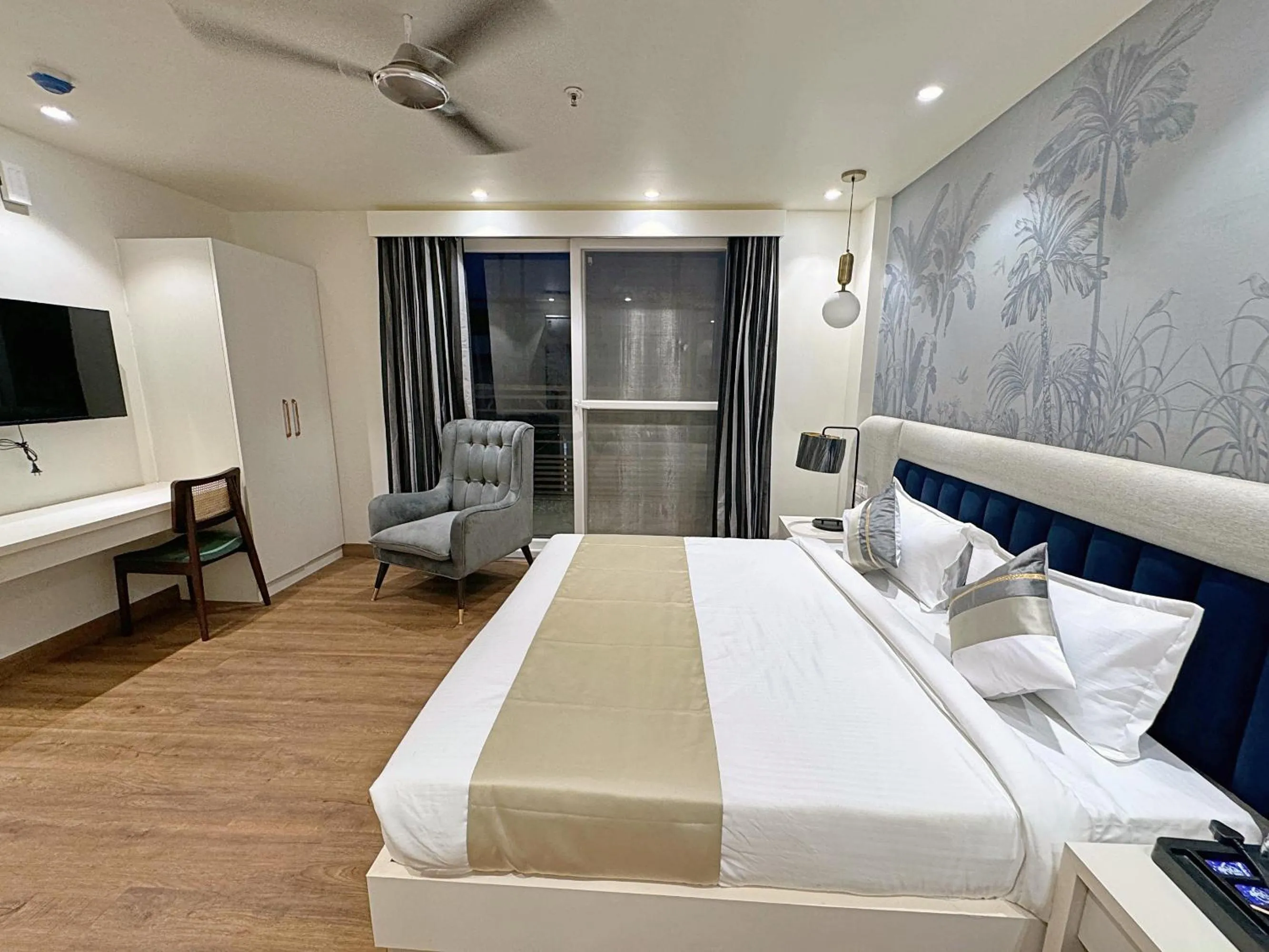 Bed in The Orion Elite - Green Park