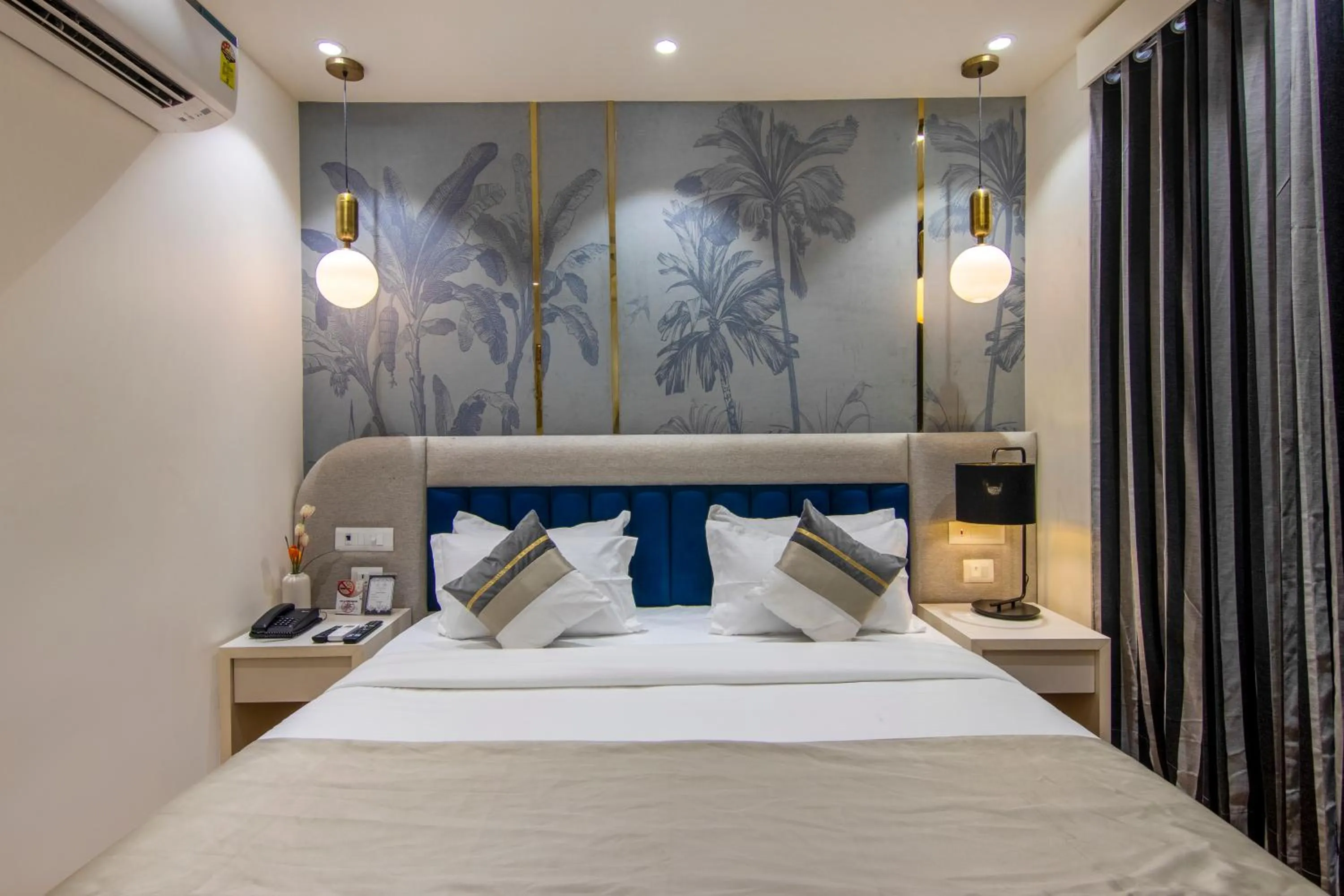 Bed in The Orion Elite - Green Park