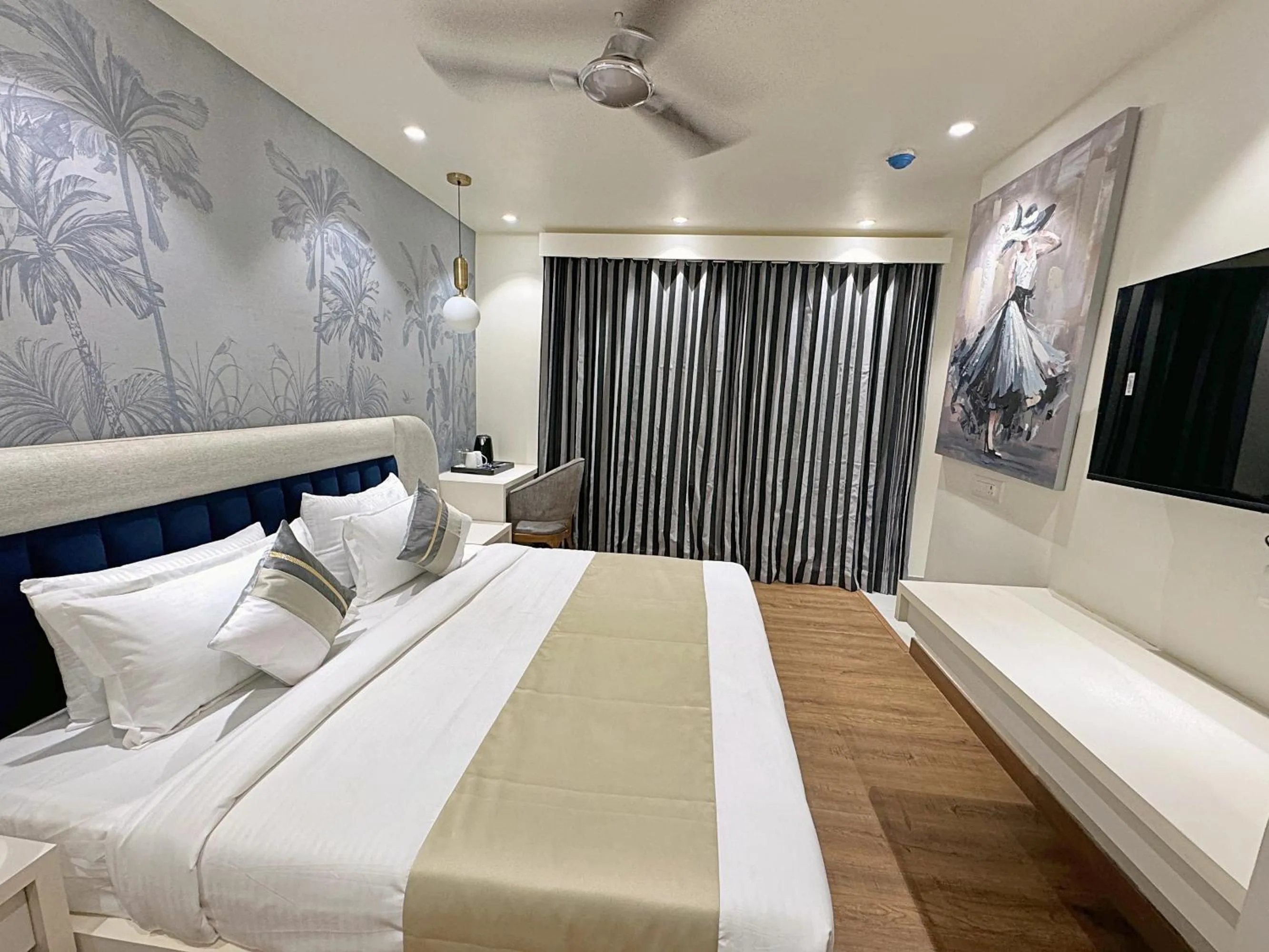 Photo of the whole room, Bed in The Orion Elite - Green Park