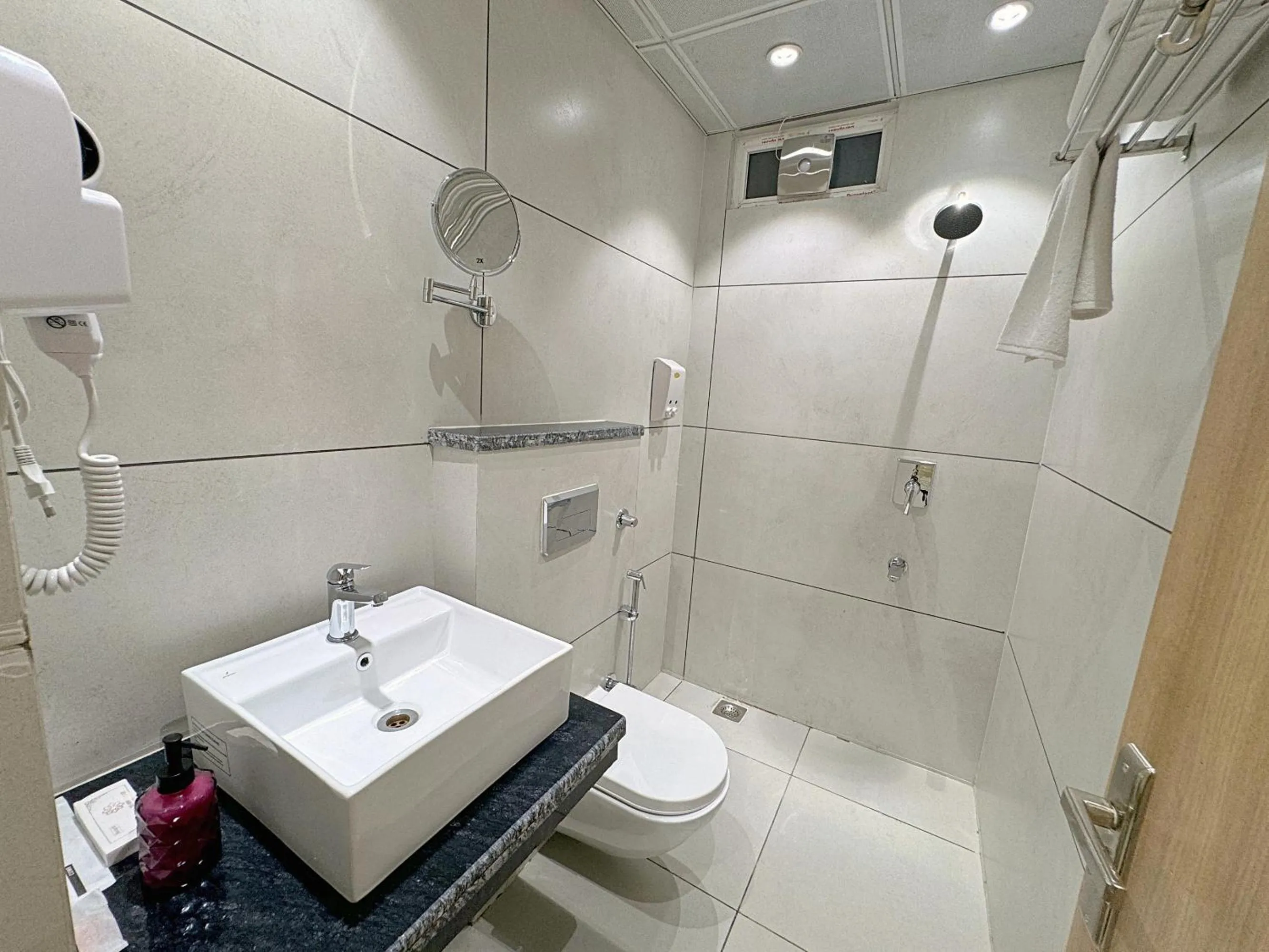 Shower in The Orion Elite - Green Park