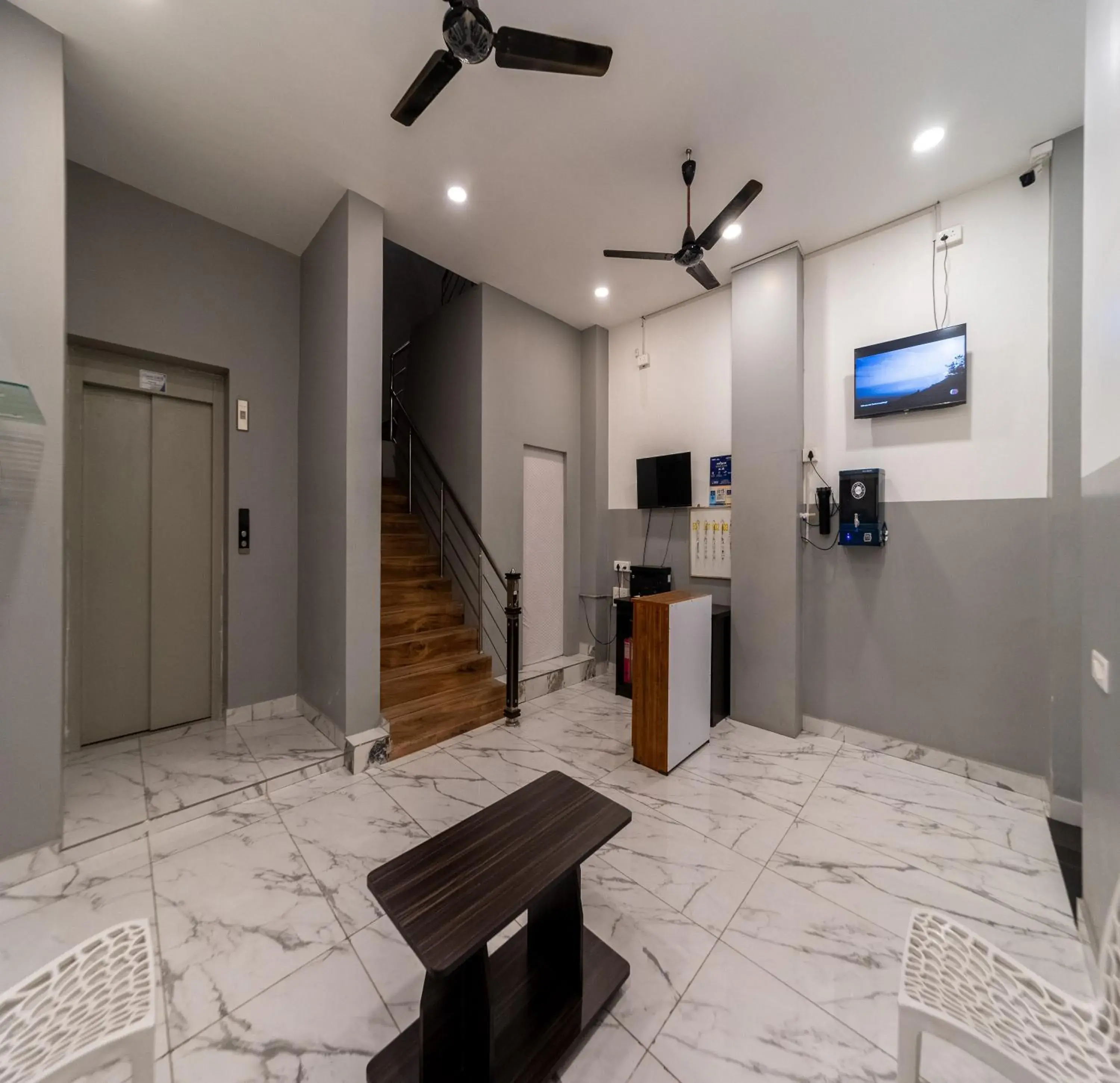 Lobby or reception in Hotel Bees Lobby or reception in Hotel Bees