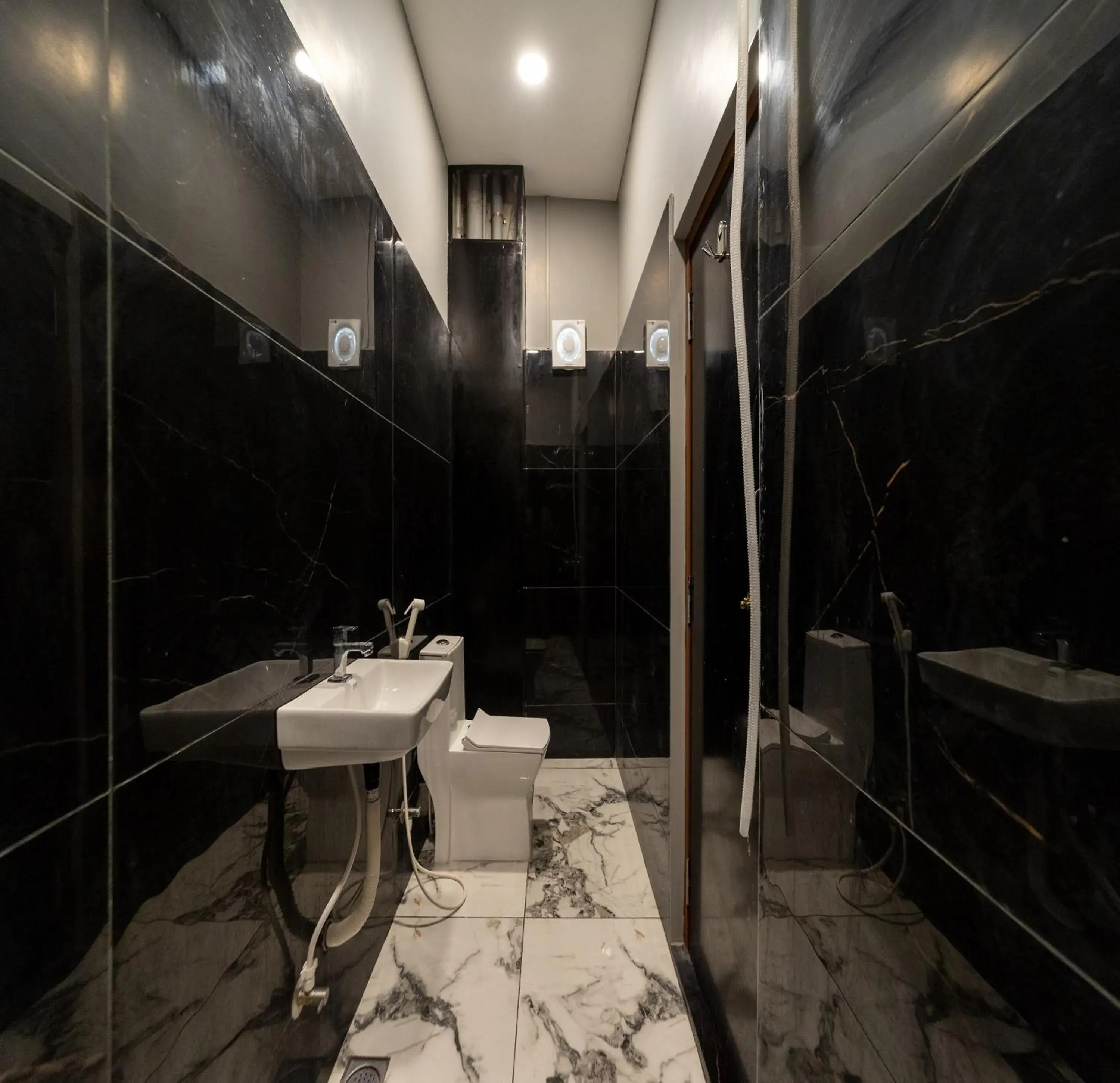 Hotel Bees Hotel Bees