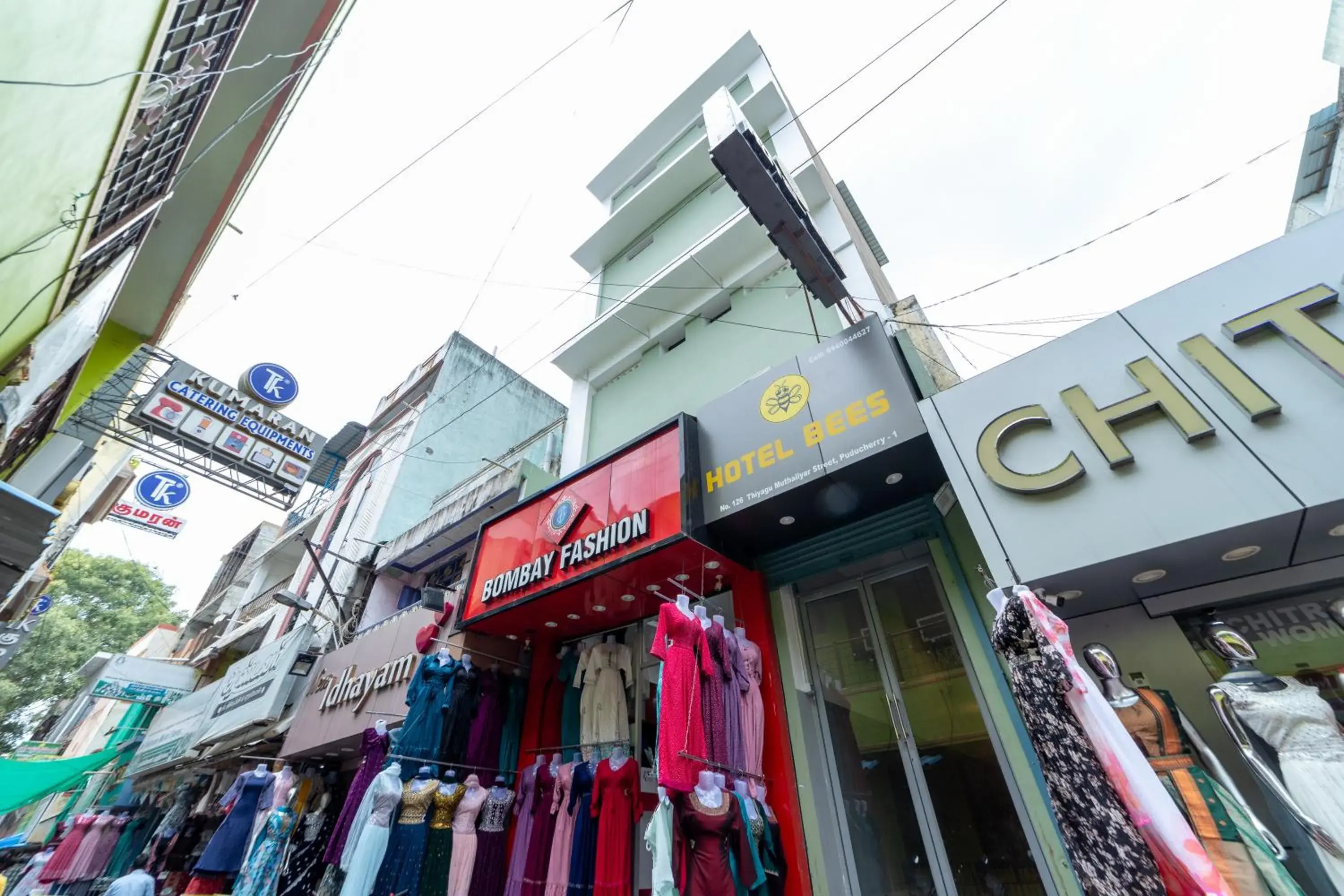 Facade/entrance in Hotel Bees Facade/entrance in Hotel Bees