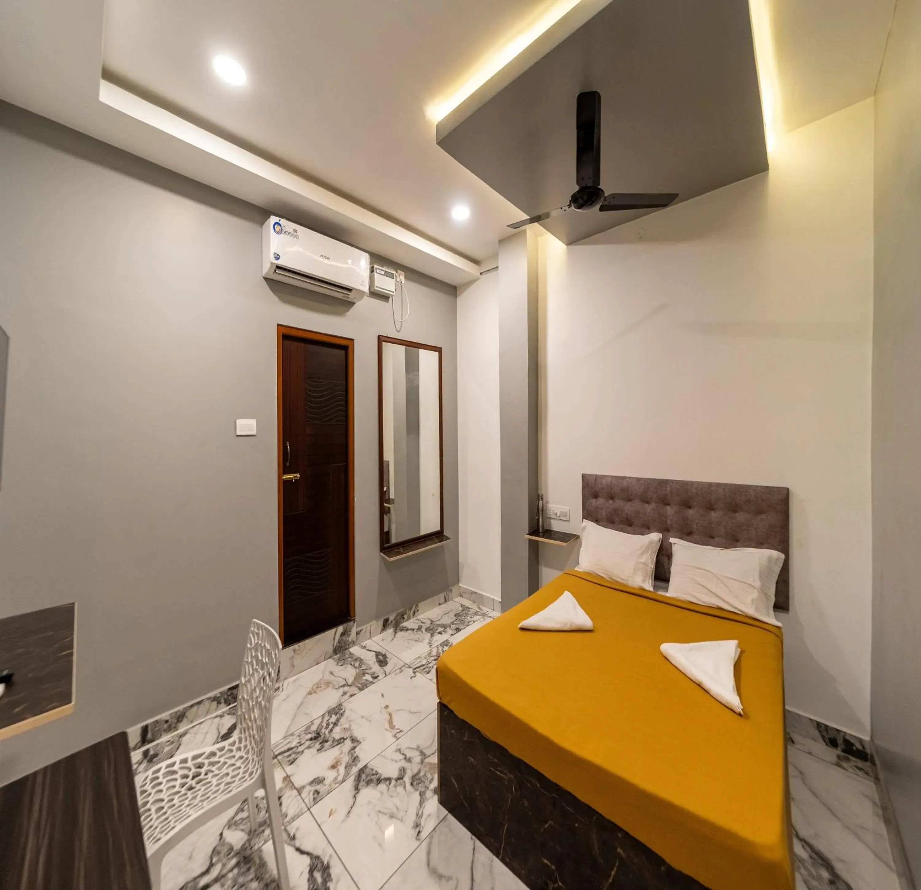 Bed in Hotel Bees Bed in Hotel Bees