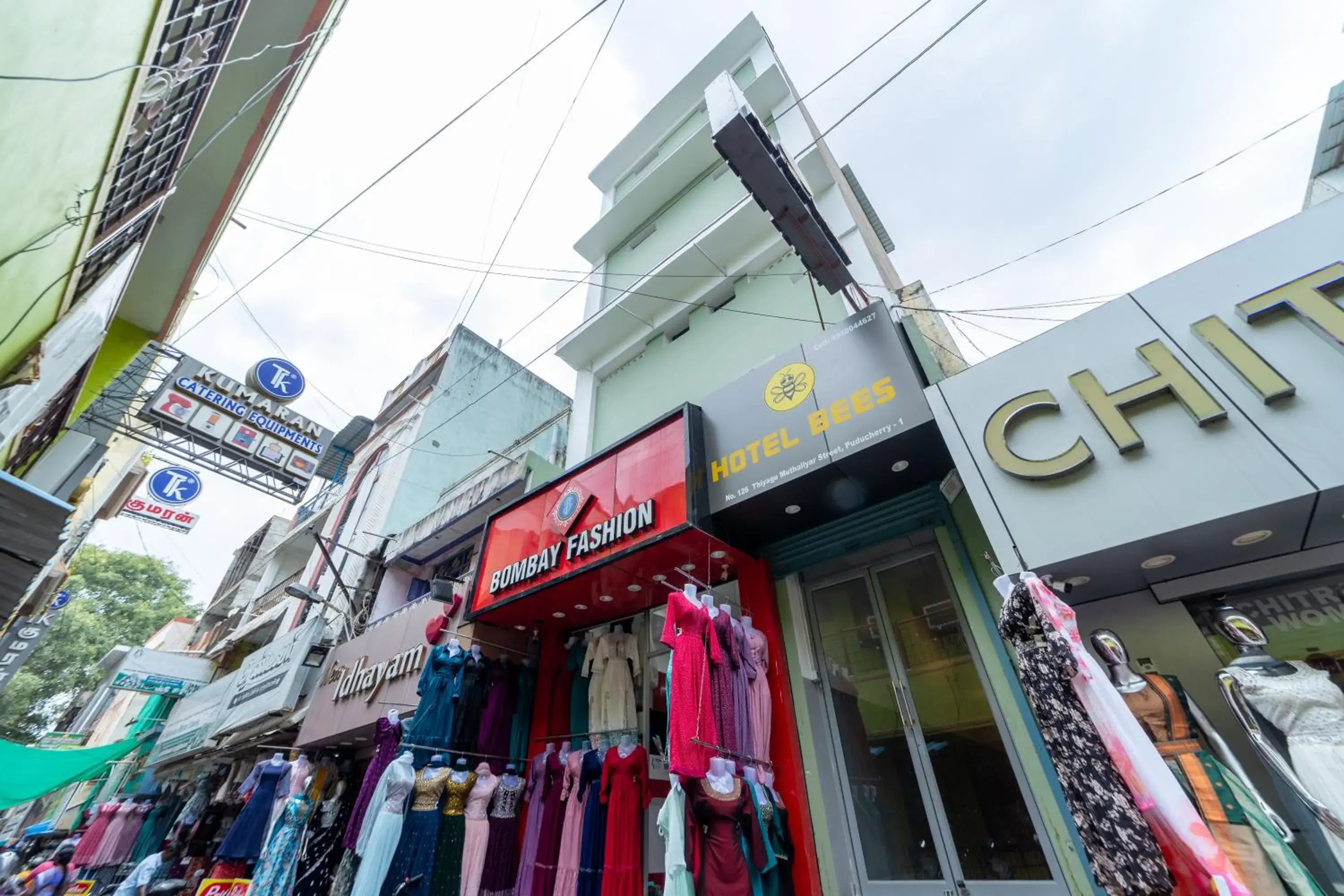 Facade/entrance in Hotel Bees Facade/entrance in Hotel Bees