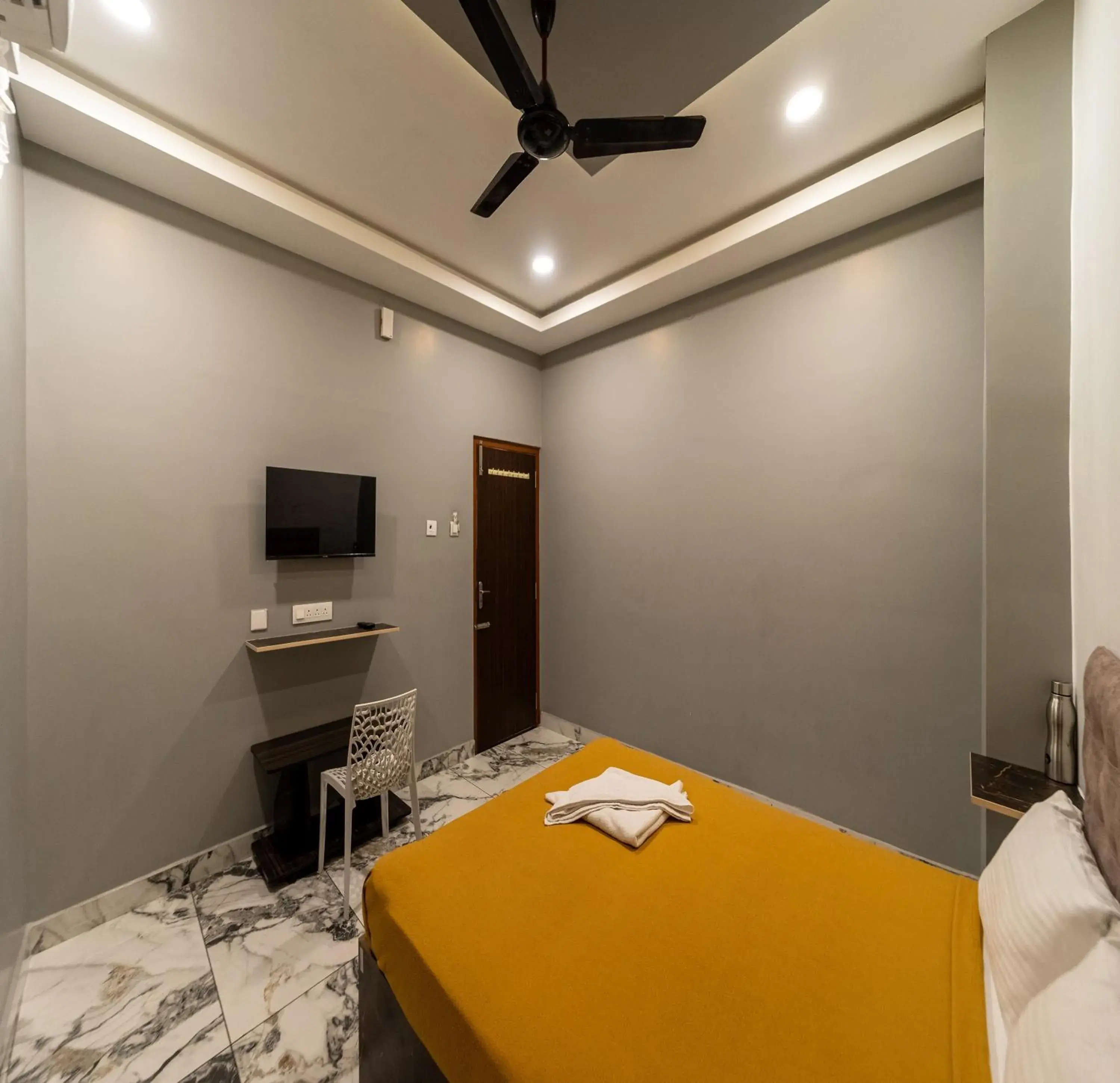 Bed in Hotel Bees Bed in Hotel Bees