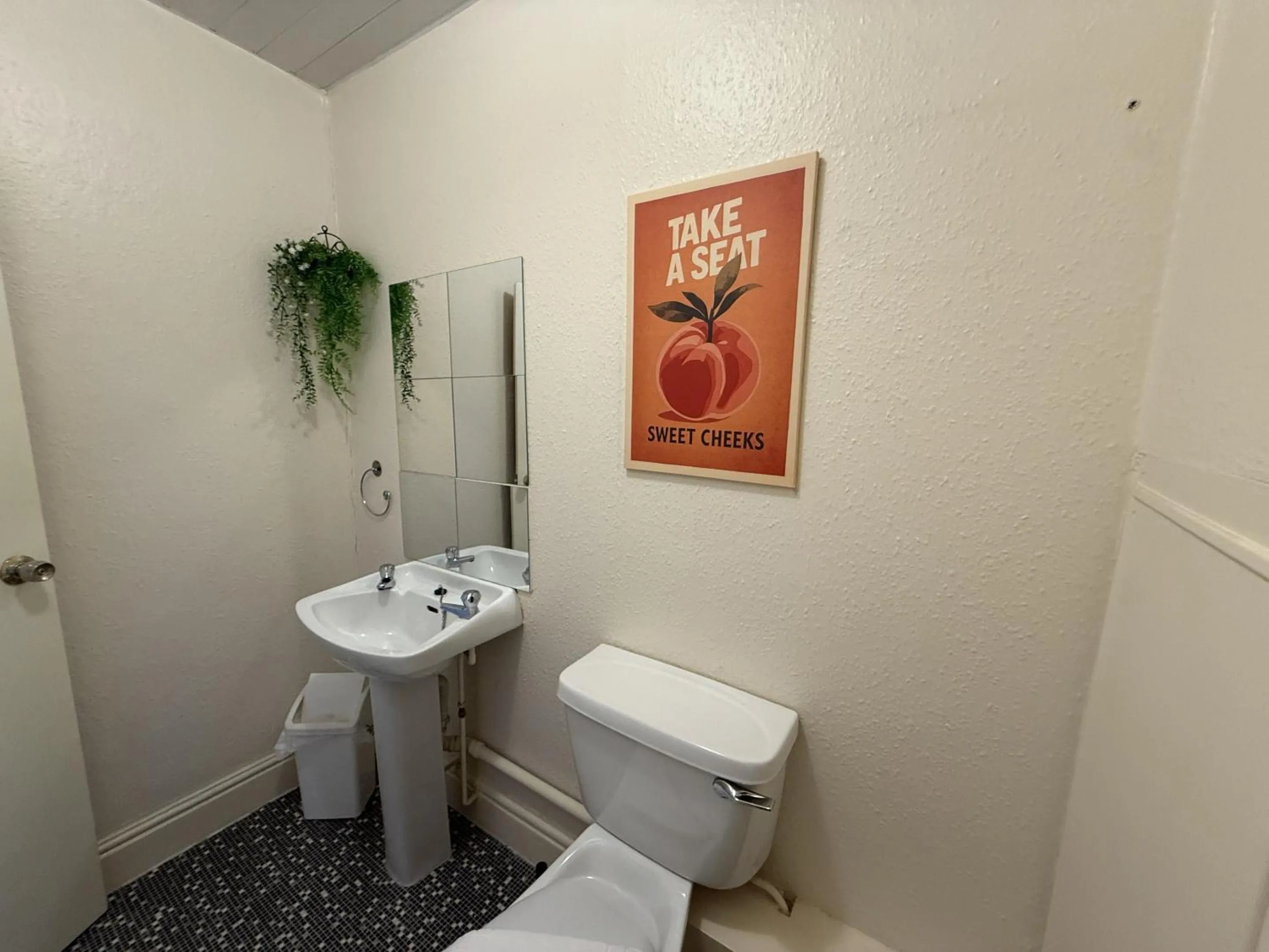 Bathroom in Glen Allan Hotel