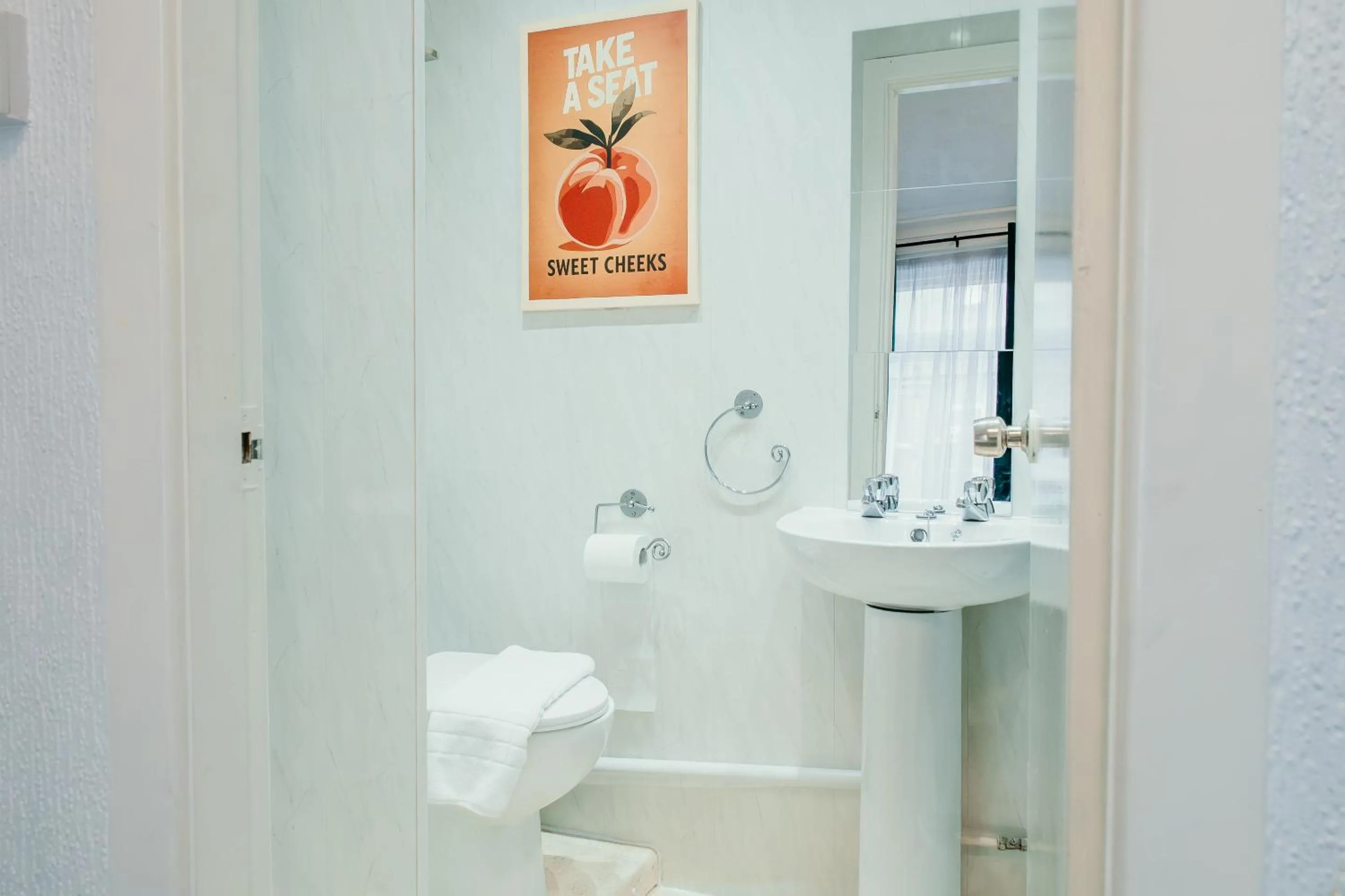 Bathroom in Glen Allan Hotel