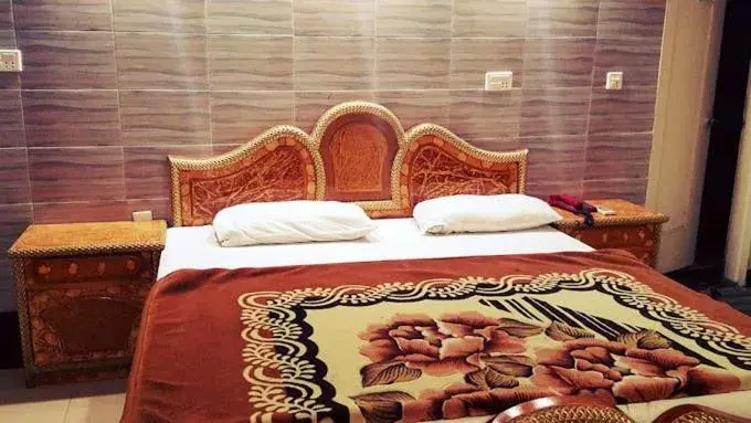 Bed in Alpine Hotel Bed in Alpine Hotel