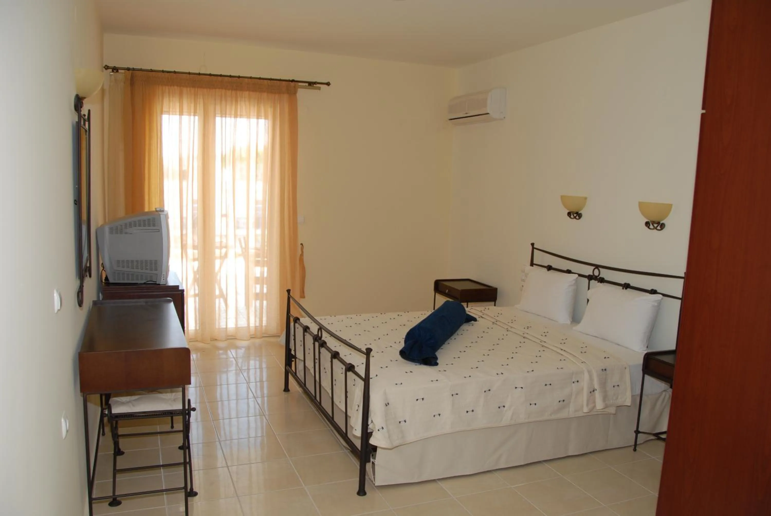 Bed in Zeus Paradise Hotel Ammoudia