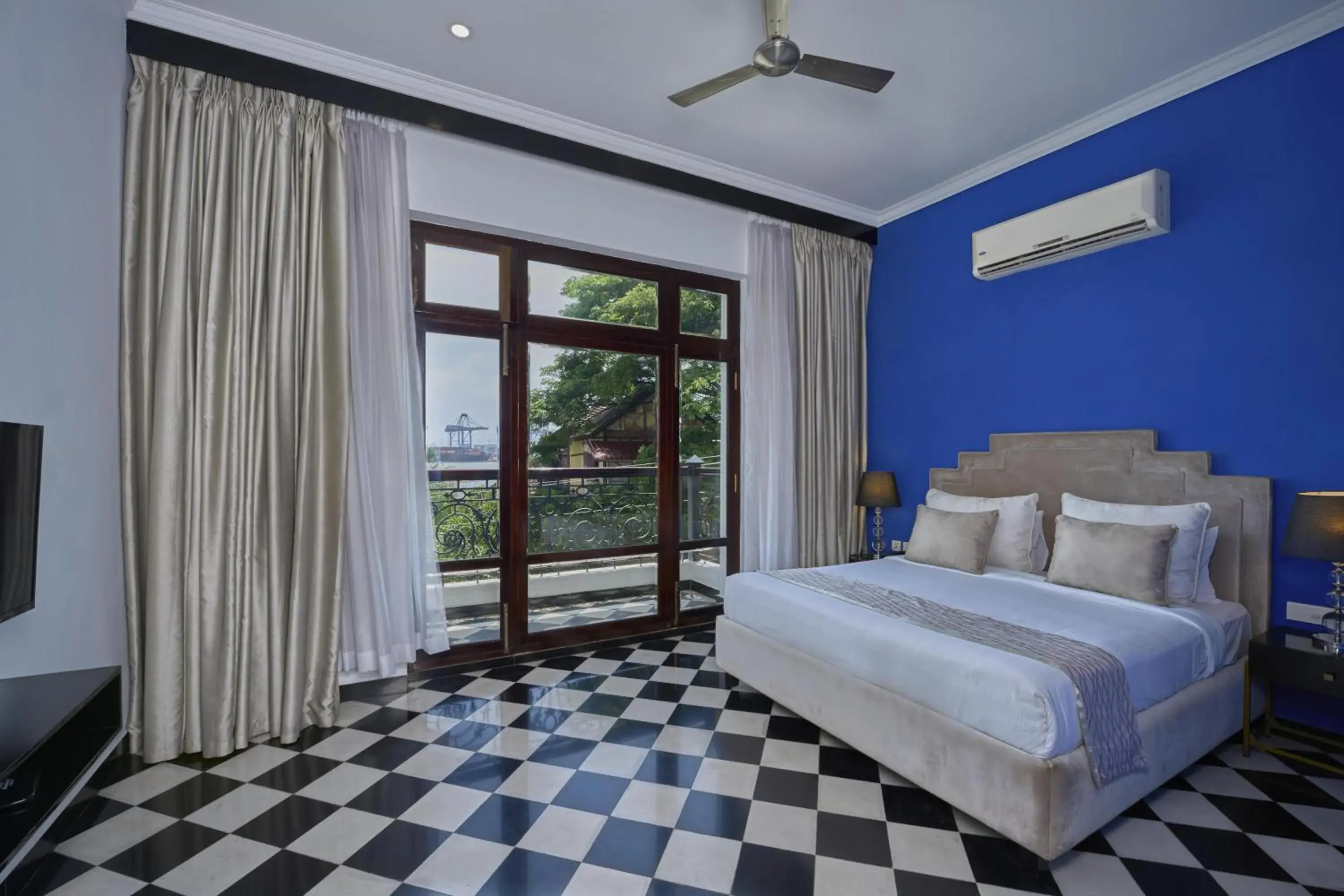 Balcony/Terrace, Bed in The Old Court House By Abad Balcony/Terrace, Bed in The Old Court House By Abad