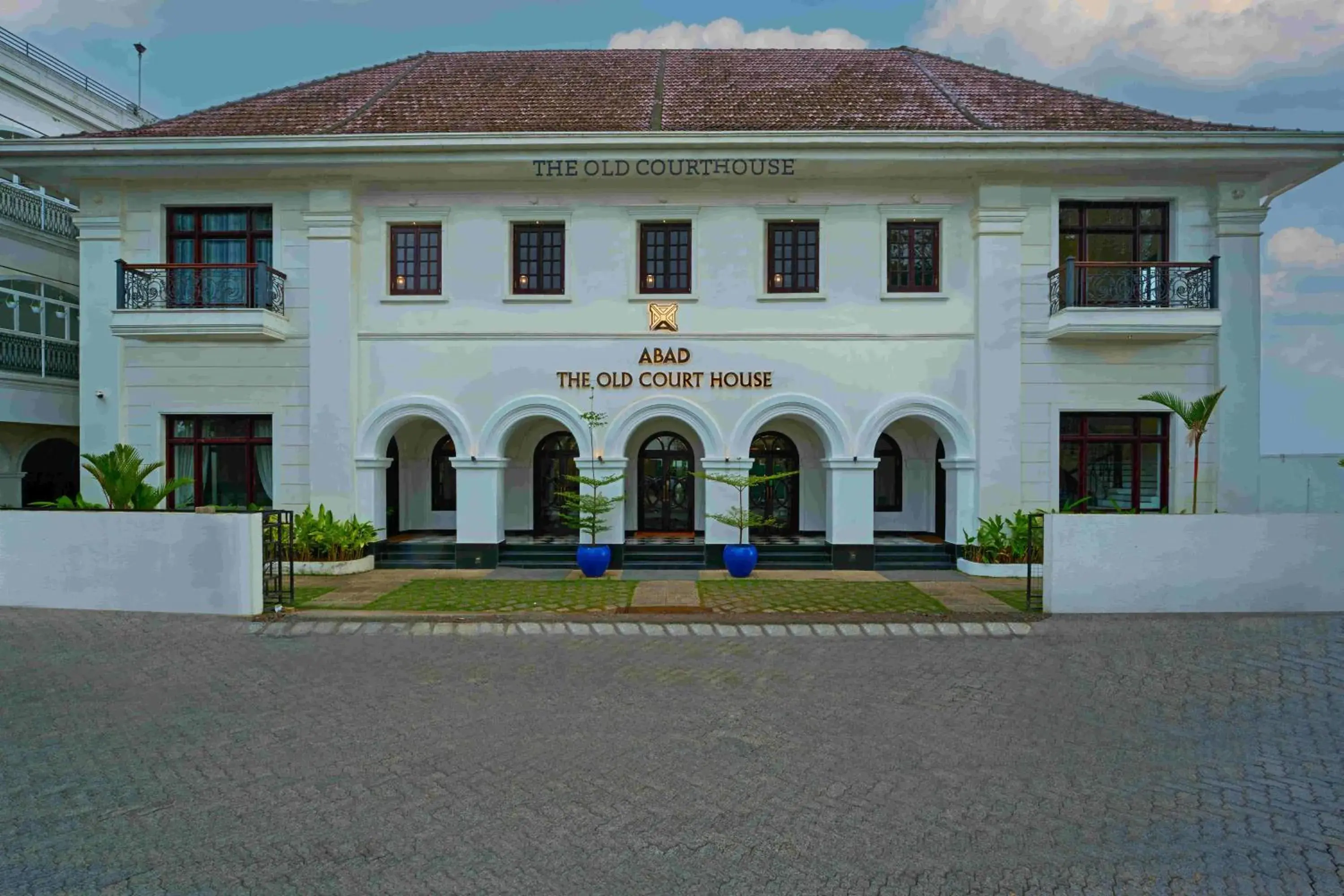 Property building in The Old Court House By Abad Property building in The Old Court House By Abad