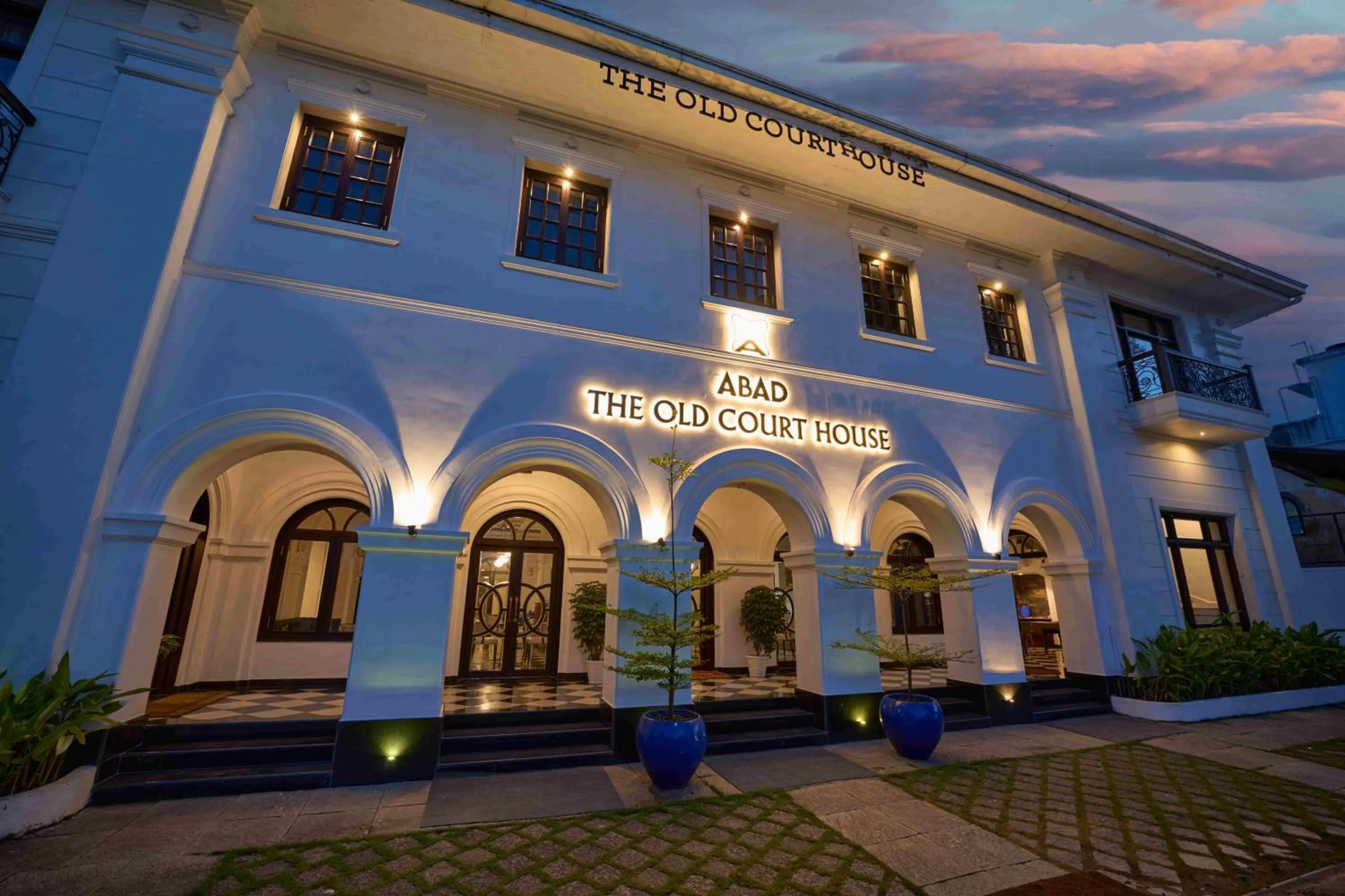 Property building in The Old Court House By Abad