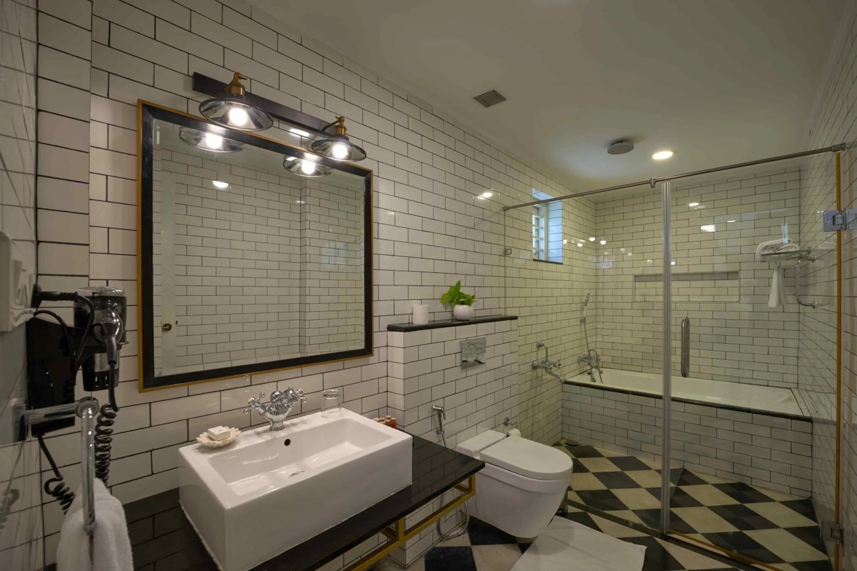 Bathroom in The Old Court House By Abad