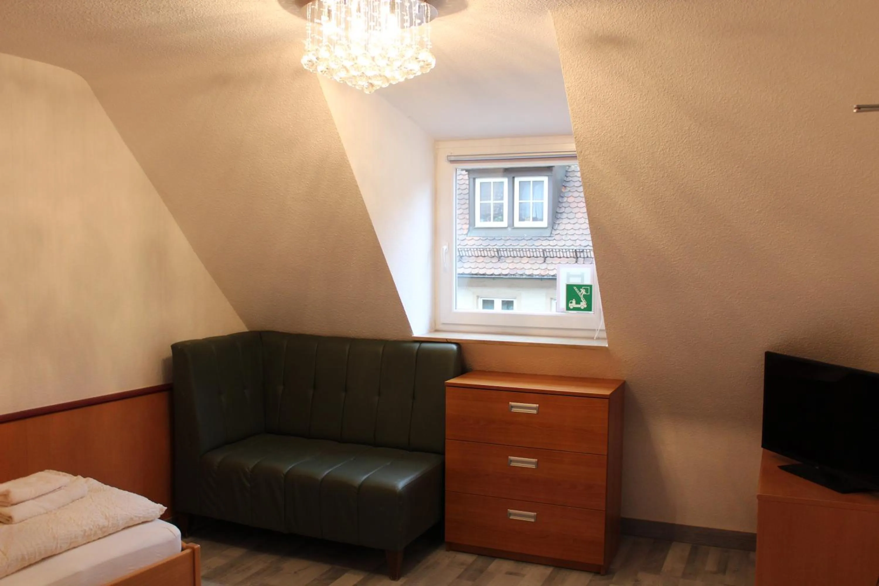 Photo of the whole room, Bed in Burghotel - Das Original