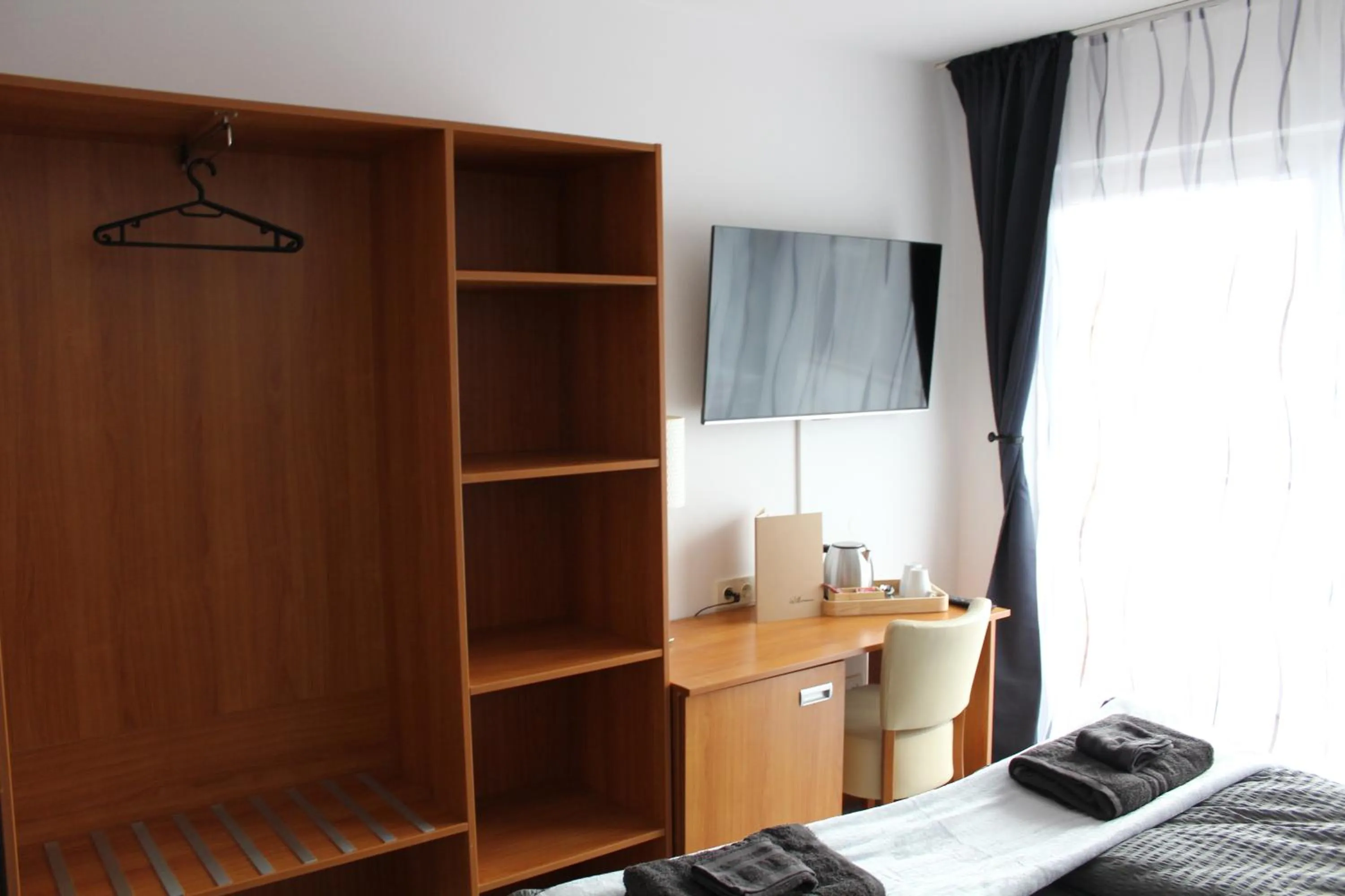 Bedroom, Bed in Burghotel - Das Original