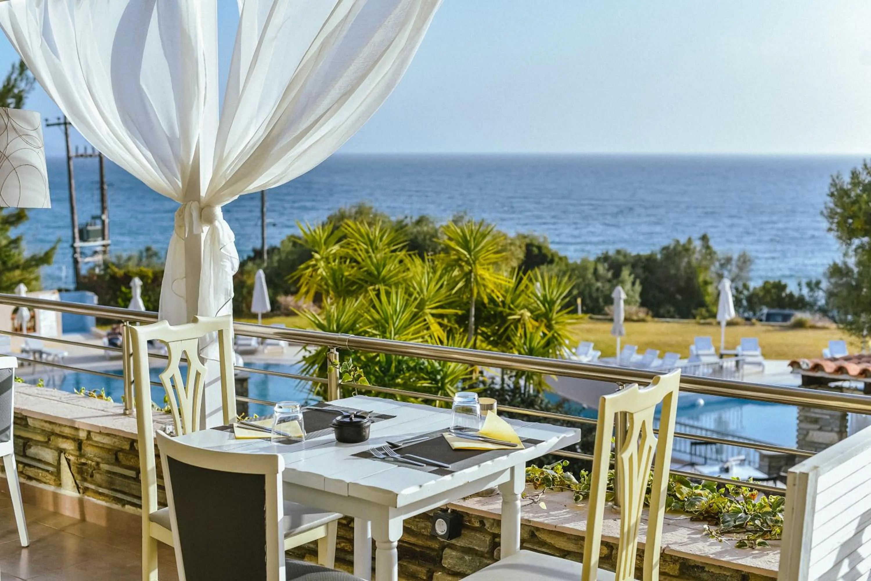 Restaurant/places to eat in Acrotel Elea Beach