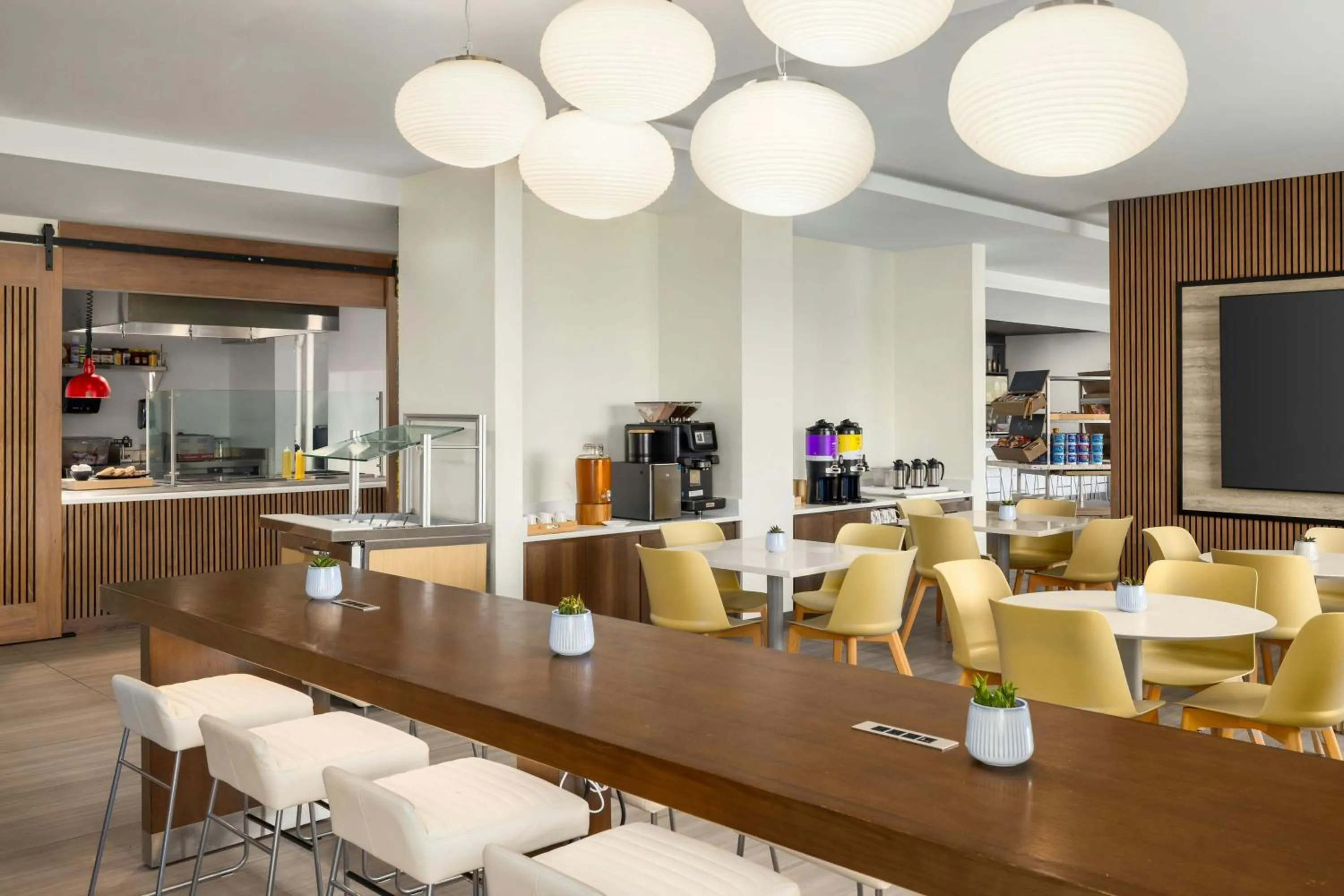 Restaurant/places to eat in Element Cartersville