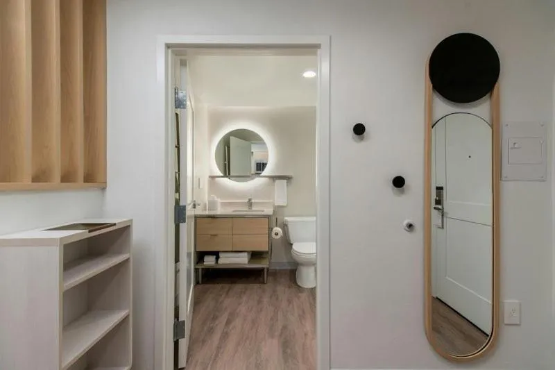 Bathroom, Bed in TownePlace Suites by Marriott East Hartford