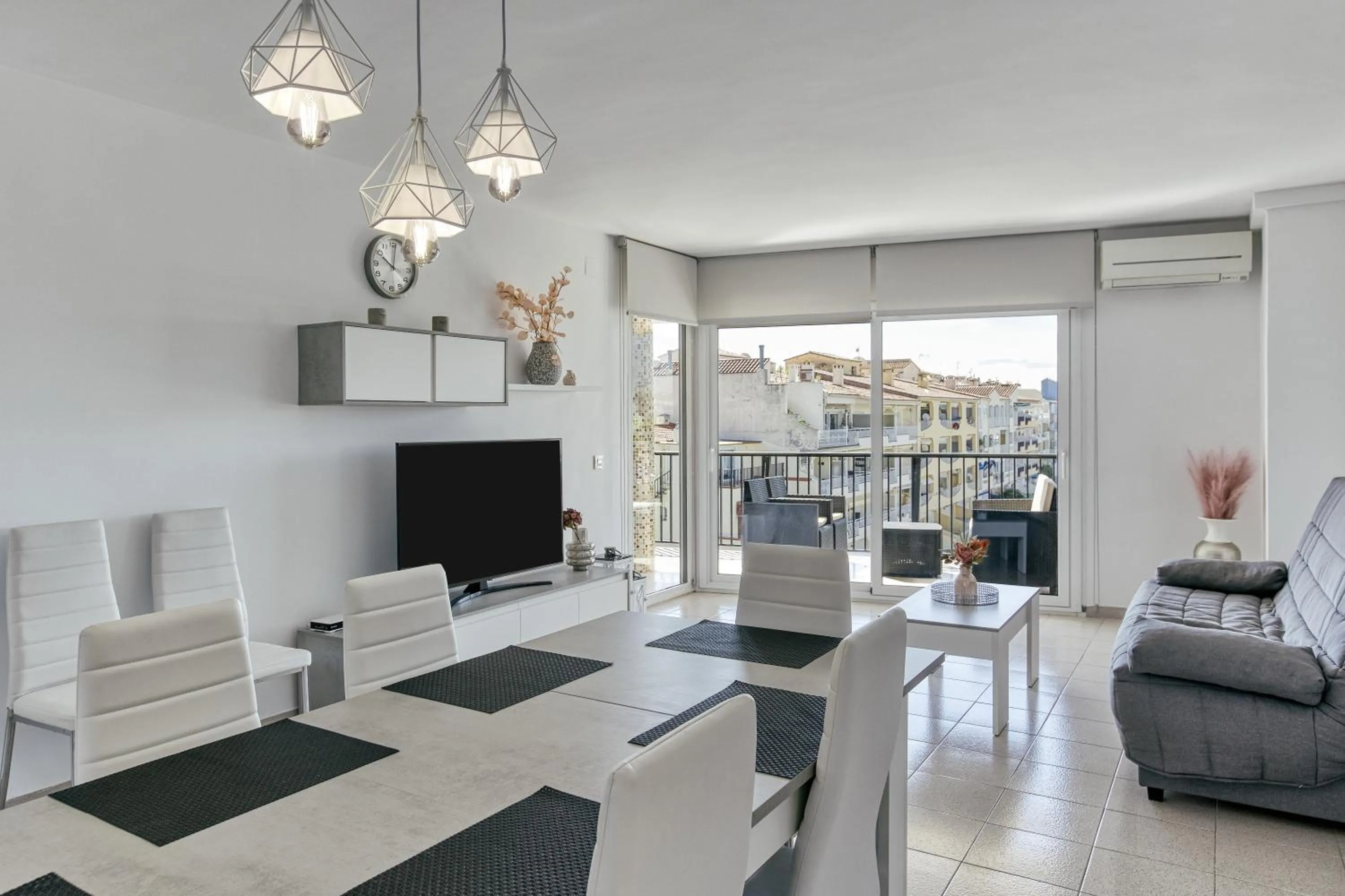 Property building in Apartamento Con Vistas A Mar