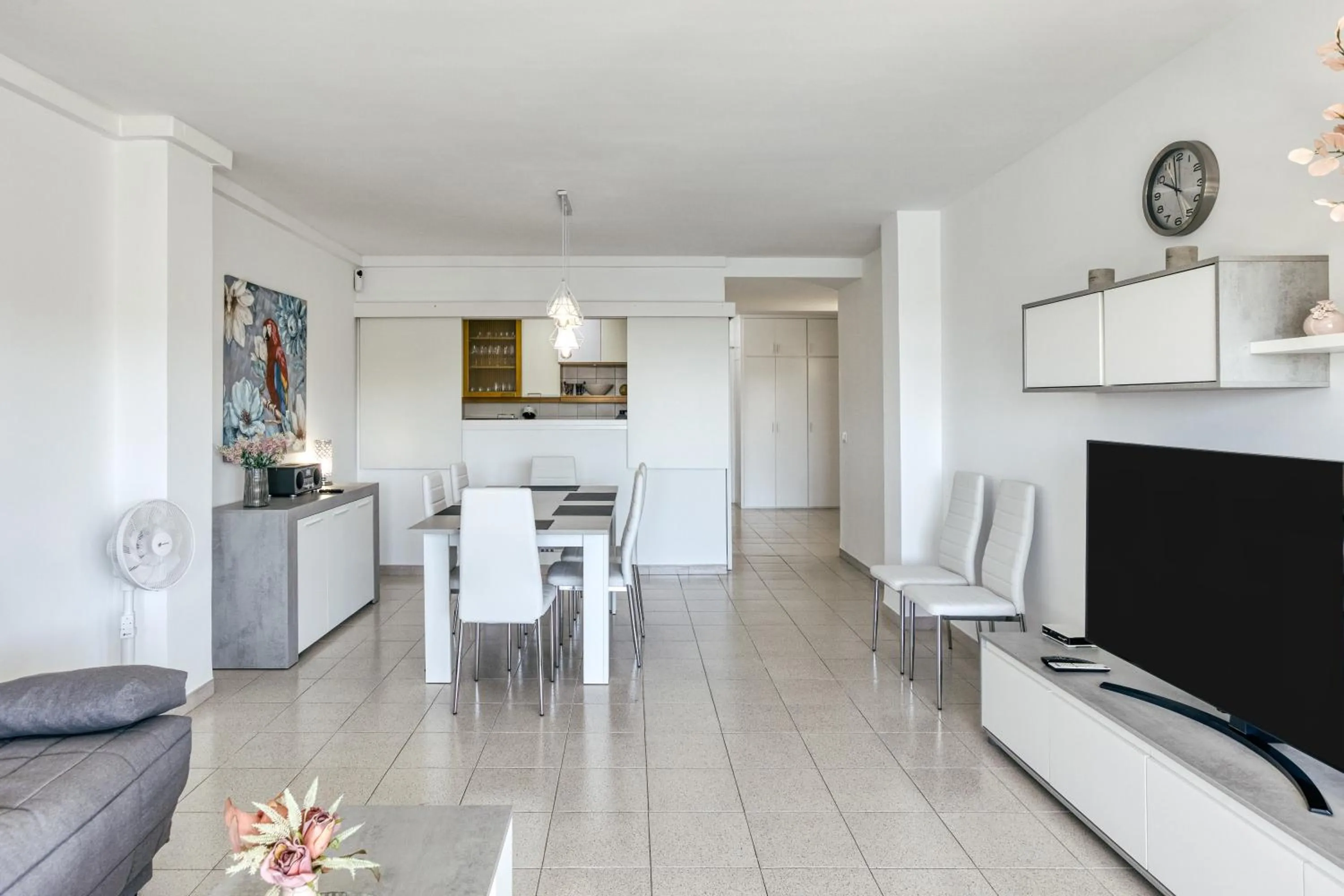 Property building in Apartamento Con Vistas A Mar