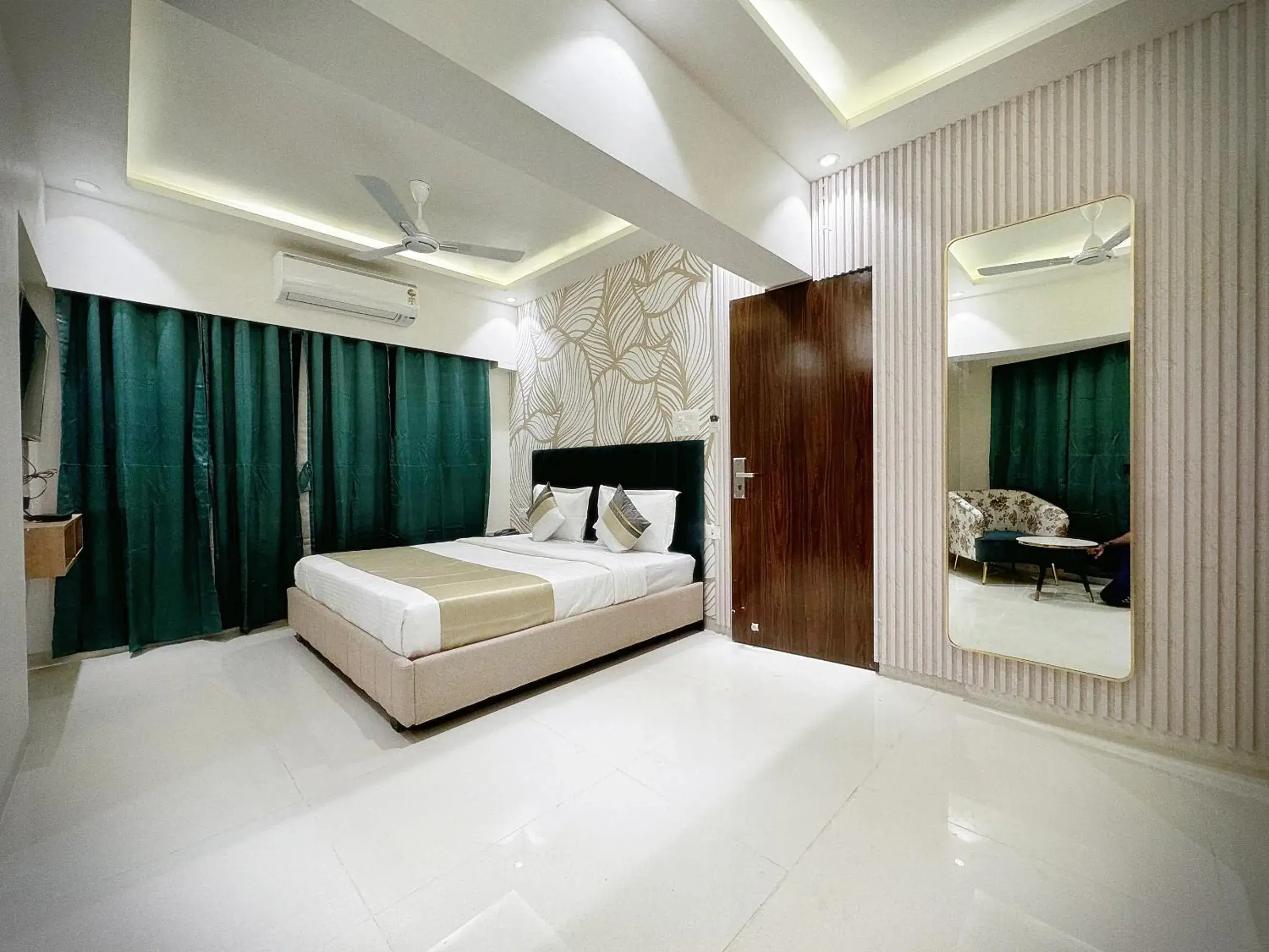 Photo of the whole room, Bed in The Orion Premium Suites Photo of the whole room, Bed in The Orion Premium Suites