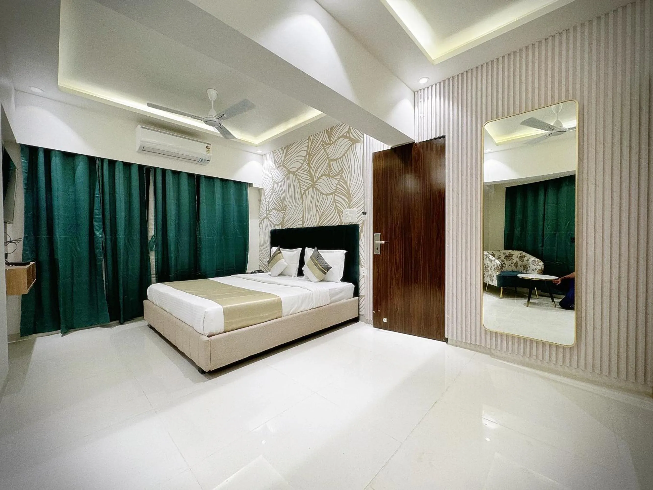 Photo of the whole room, Bed in The Orion Premium Suites