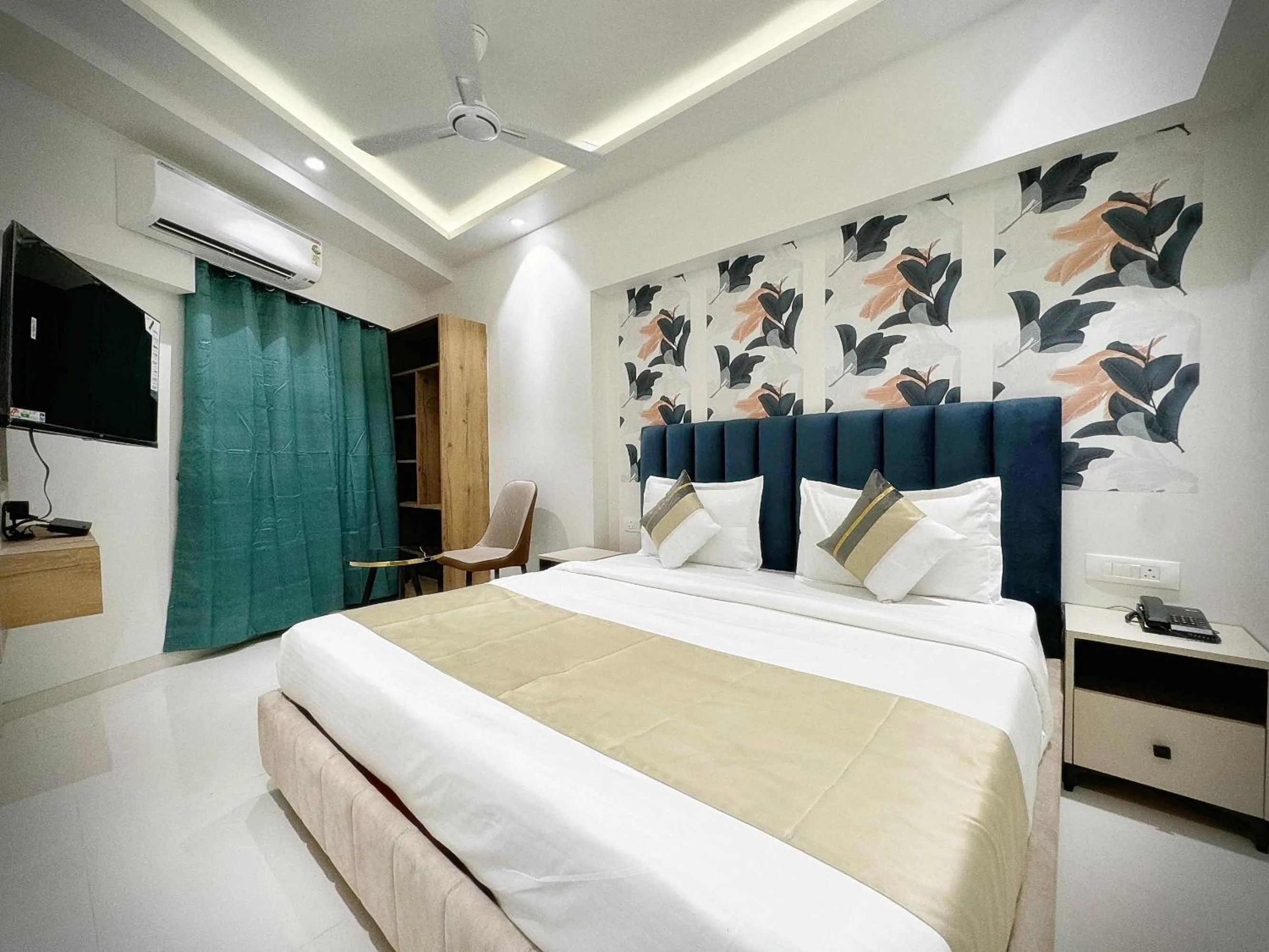 TV and multimedia, Bed in The Orion Premium Suites