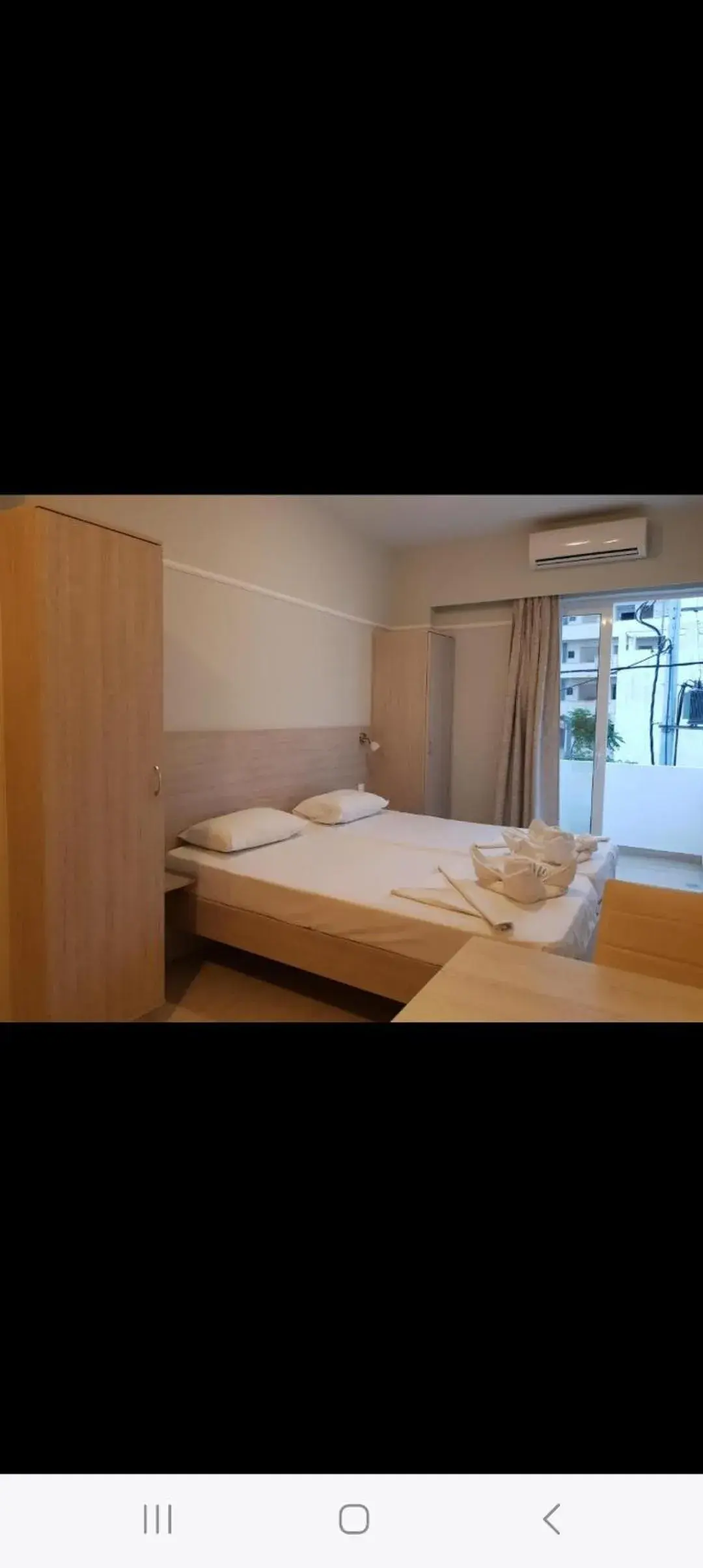 Twin Room with Balcony in Poppy Beloni Twin Room with Balcony in Poppy Beloni