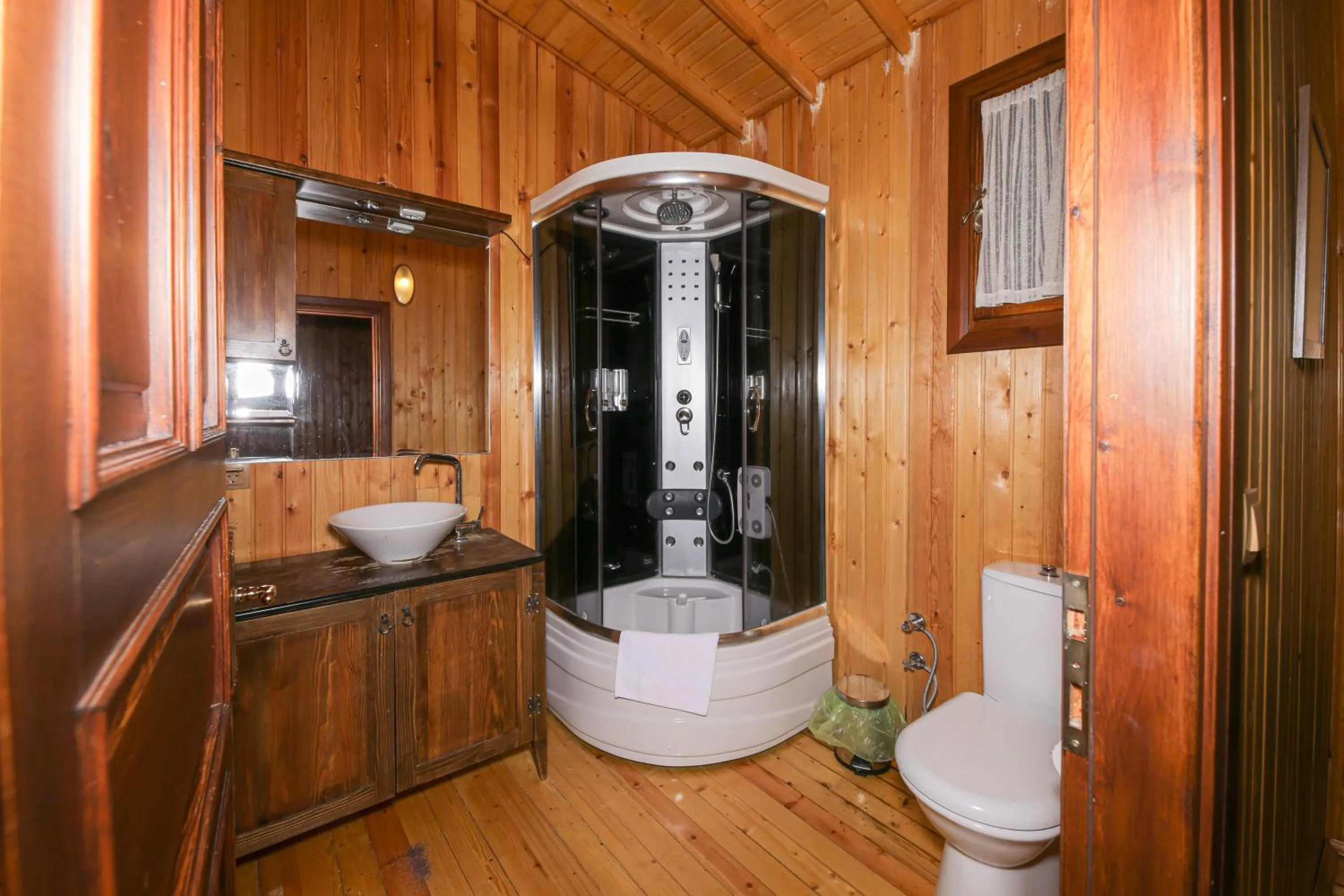 Shower in Dusler Vadisi Kazdaglari