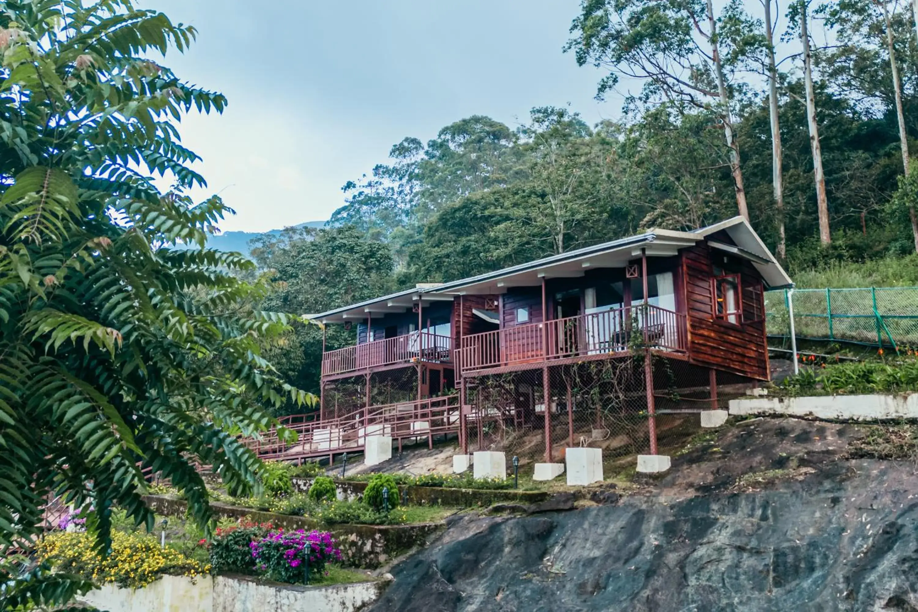 Hilltop Munnar by Fracspace Hilltop Munnar by Fracspace